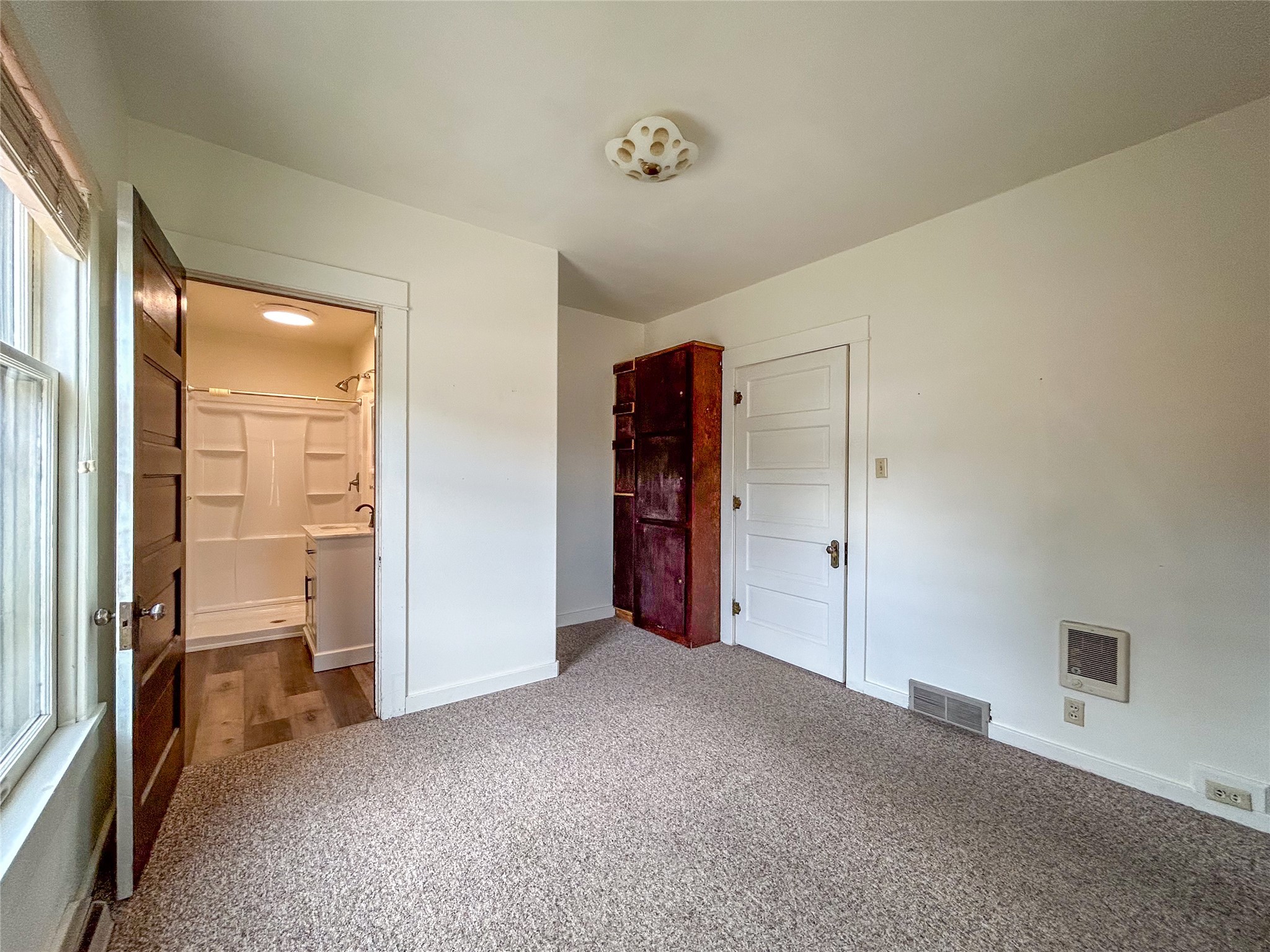 412 1st Avenue E Property Photo 6
