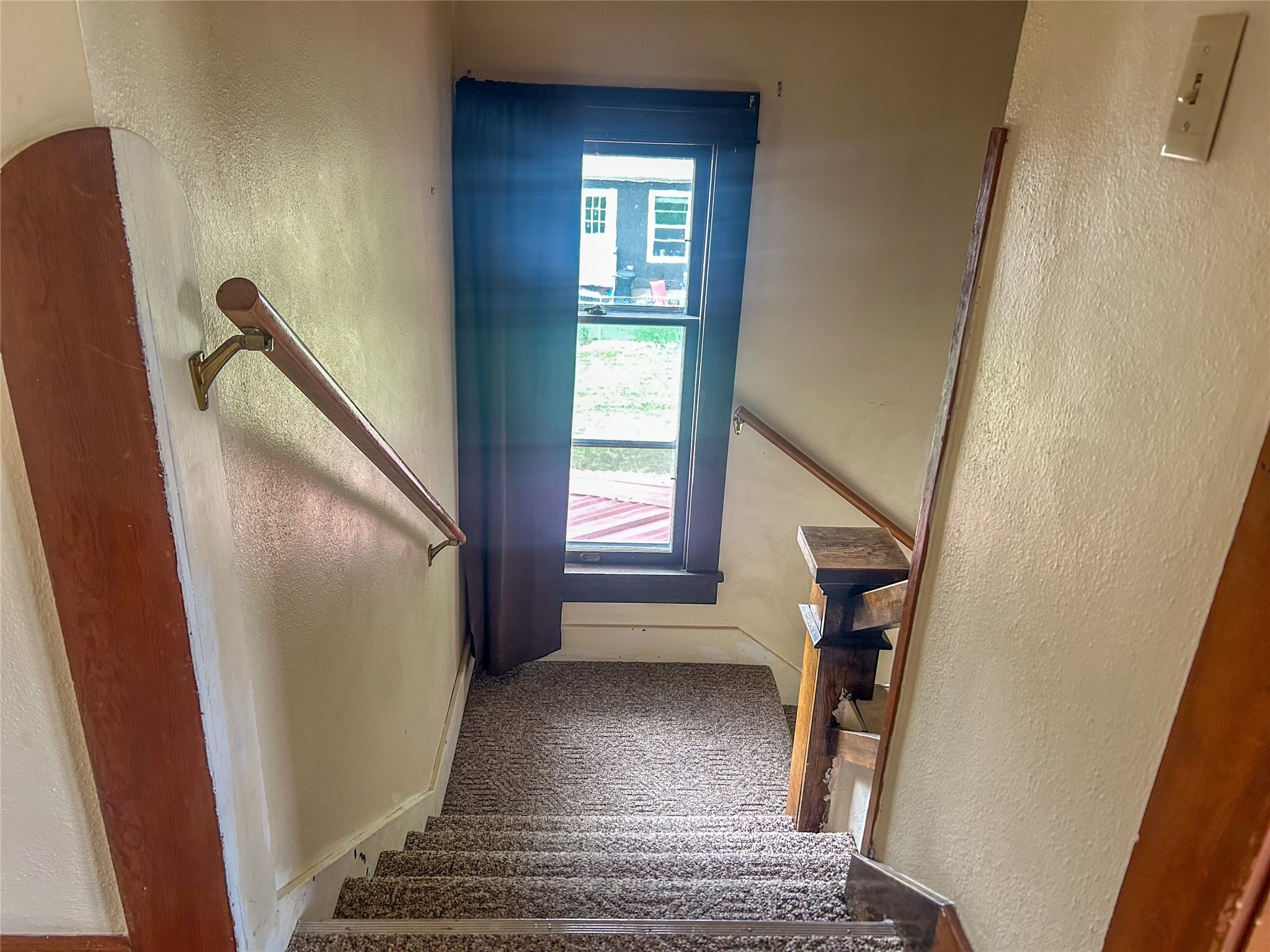 412 1st Avenue E Property Photo 8