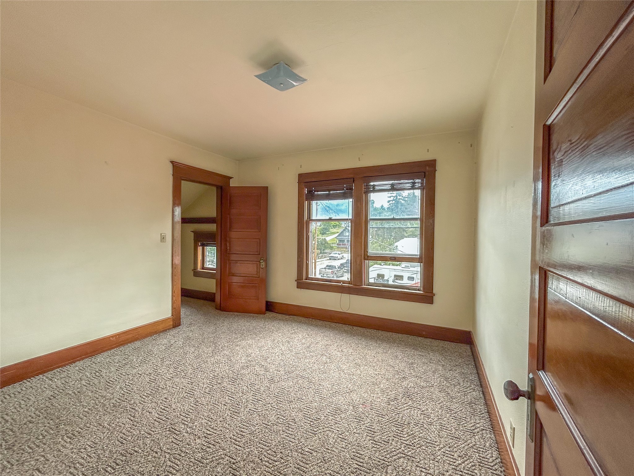 412 1st Avenue E Property Photo 10