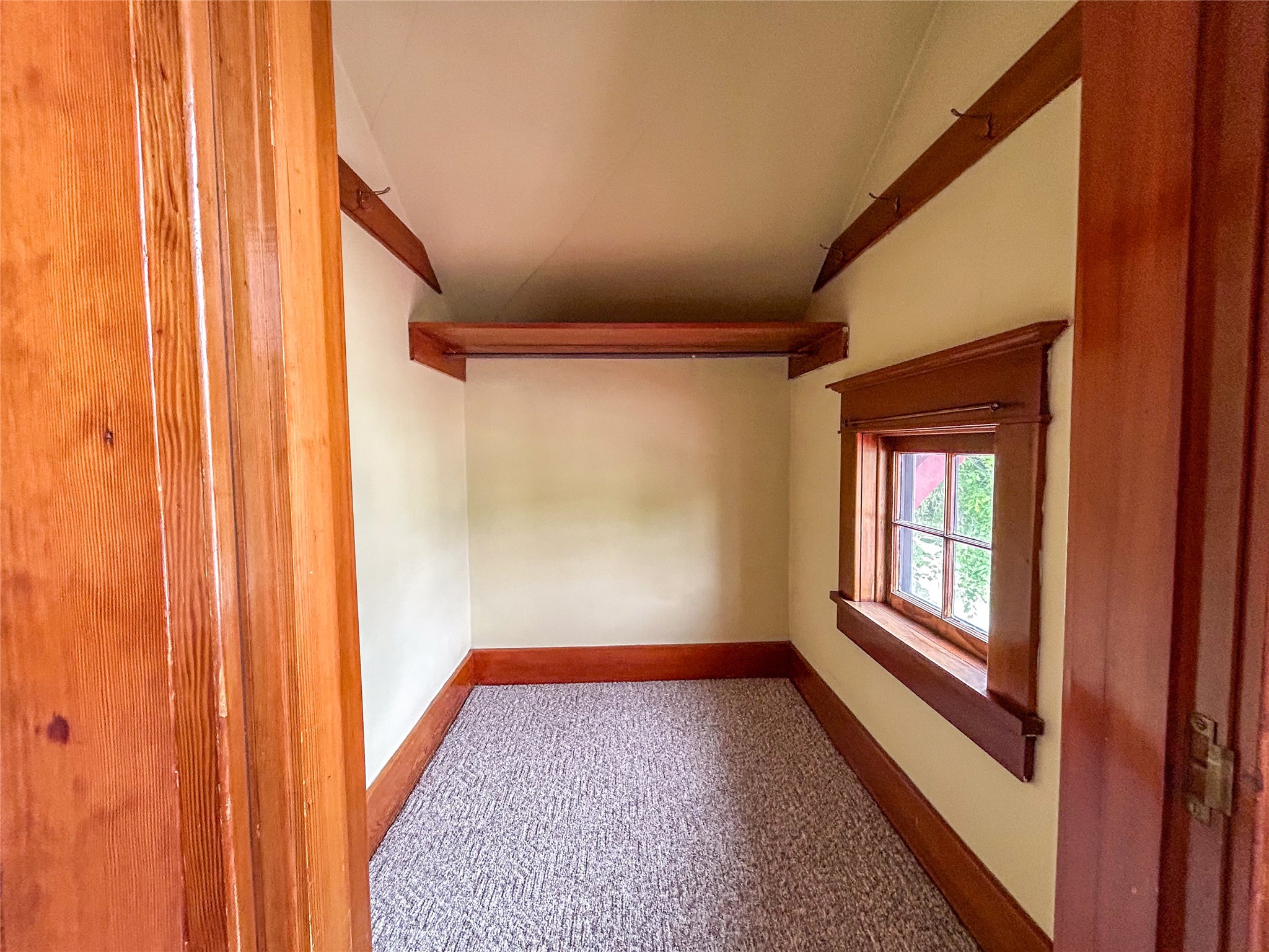 412 1st Avenue E Property Photo 12