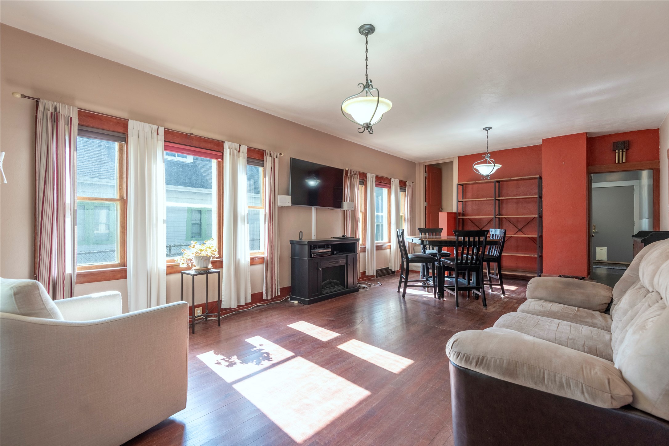 543 5th Avenue Property Photo 4