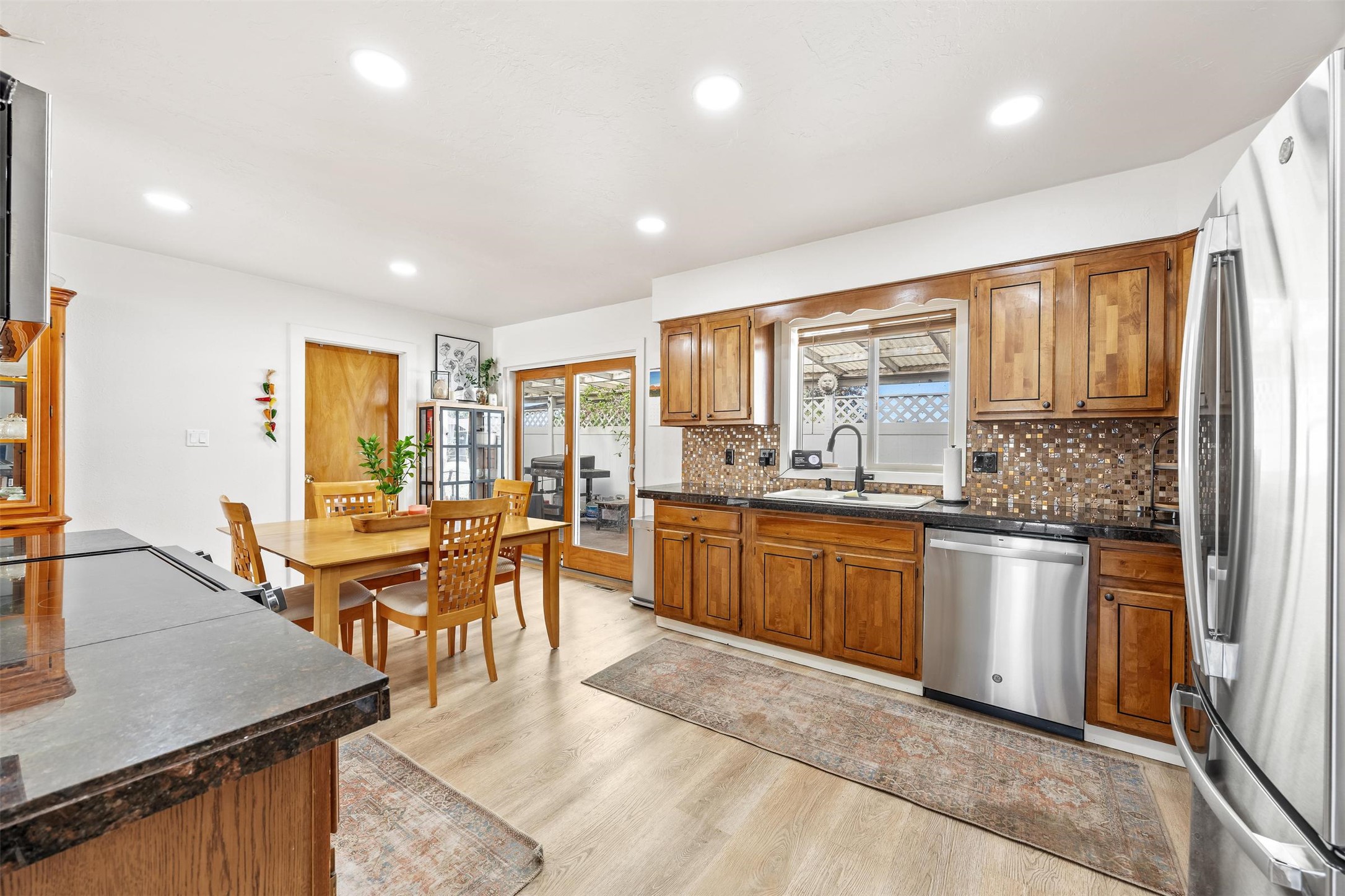 3301 Albany Avenue Property Photo 9