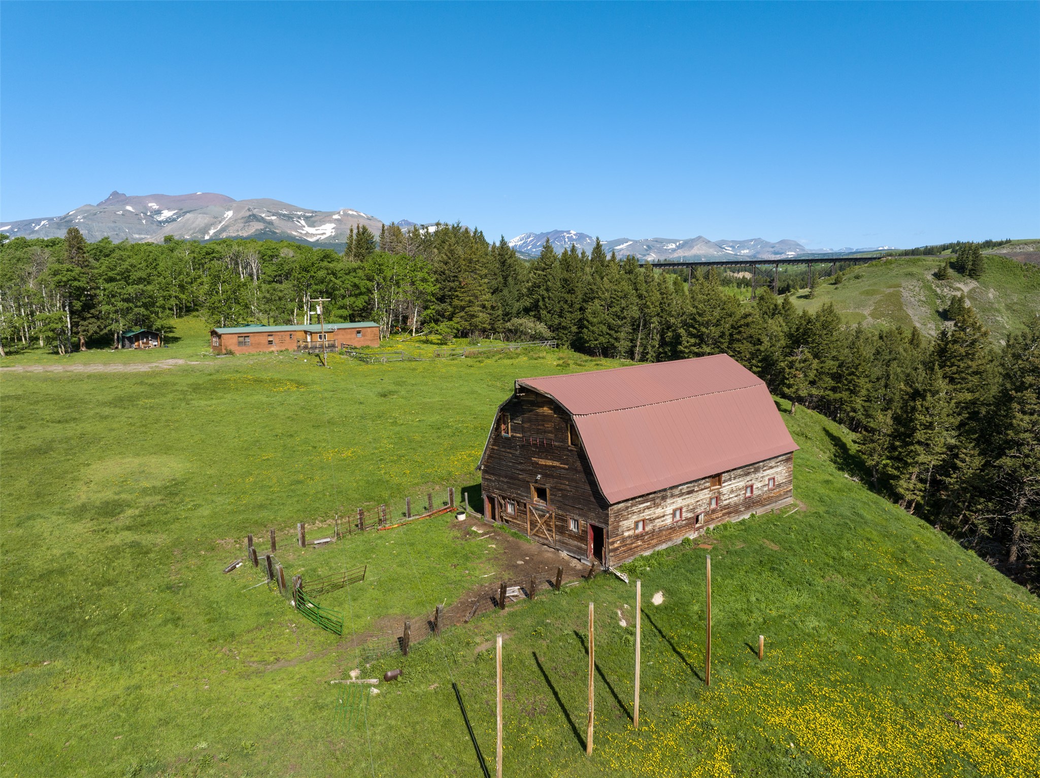 21001 Us Highway 2 Property Photo 12