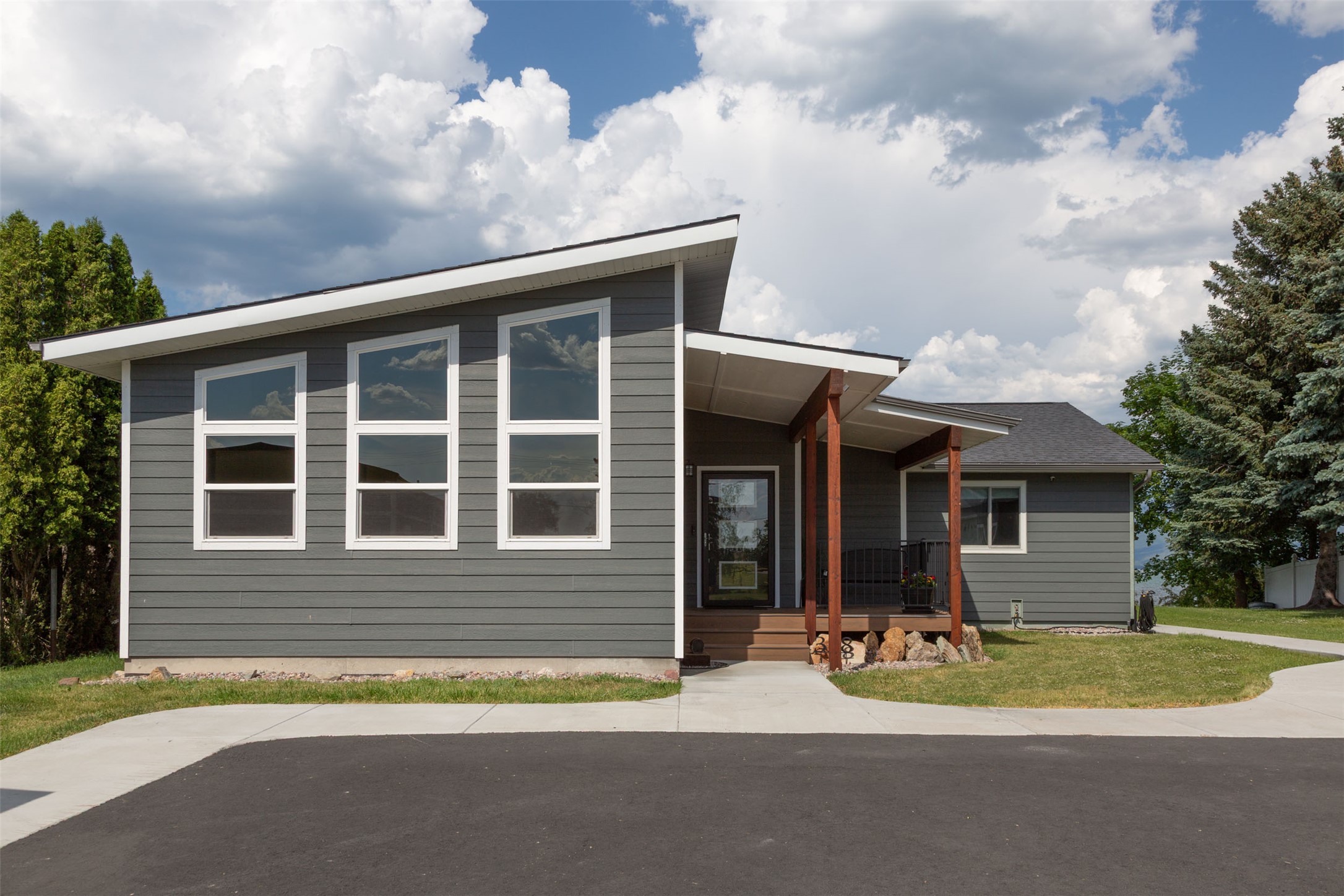 328 Shoreline Drive Property Photo 3