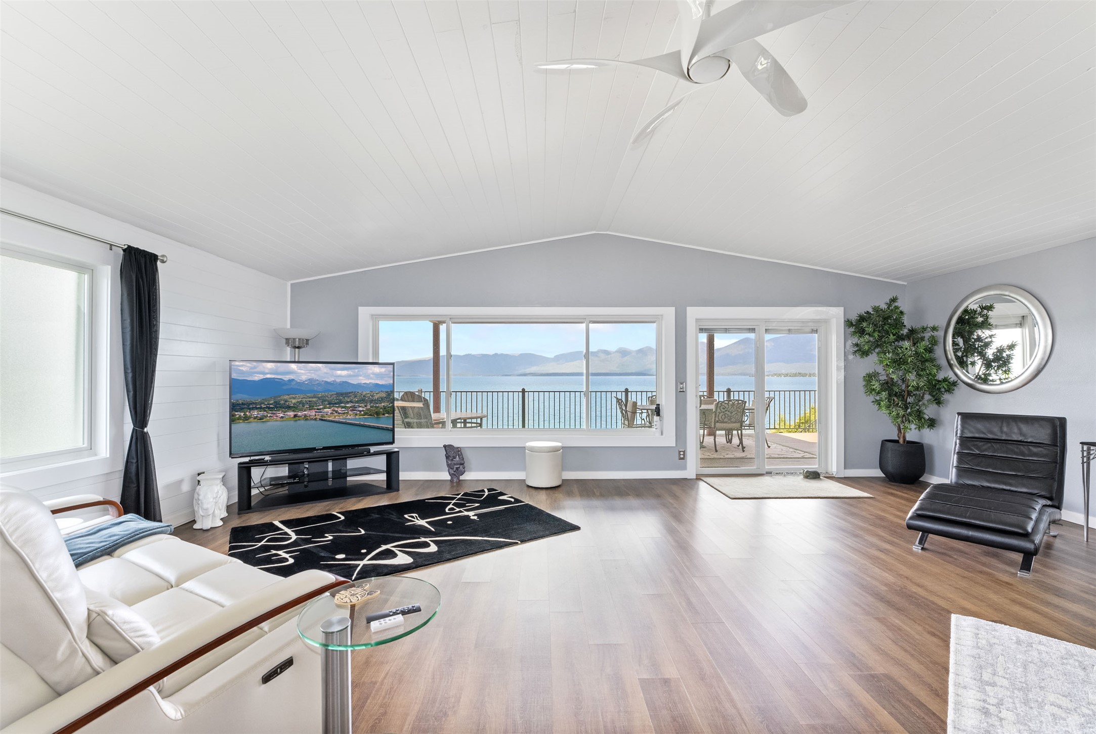 328 Shoreline Drive Property Photo 5