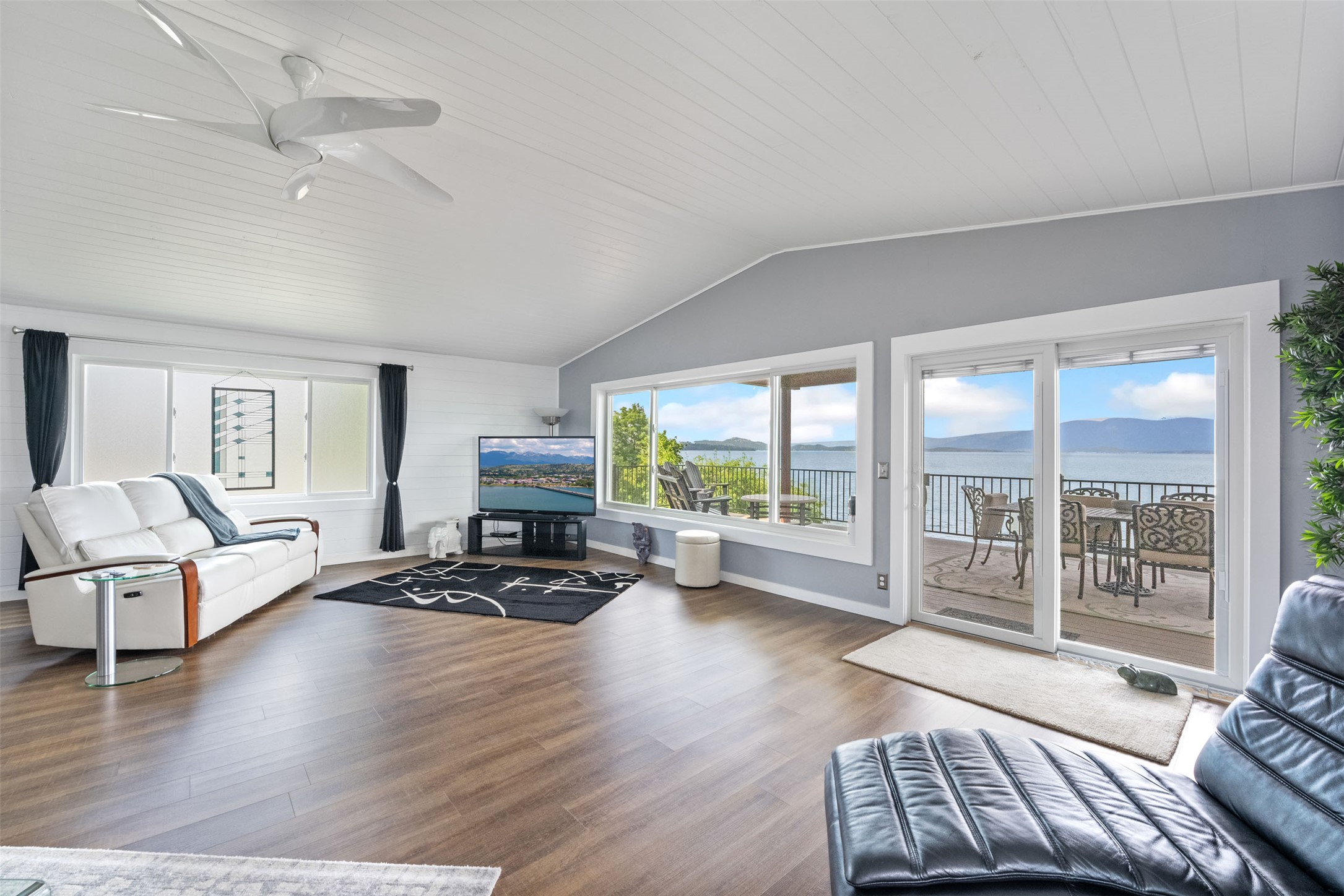 328 Shoreline Drive Property Photo 7