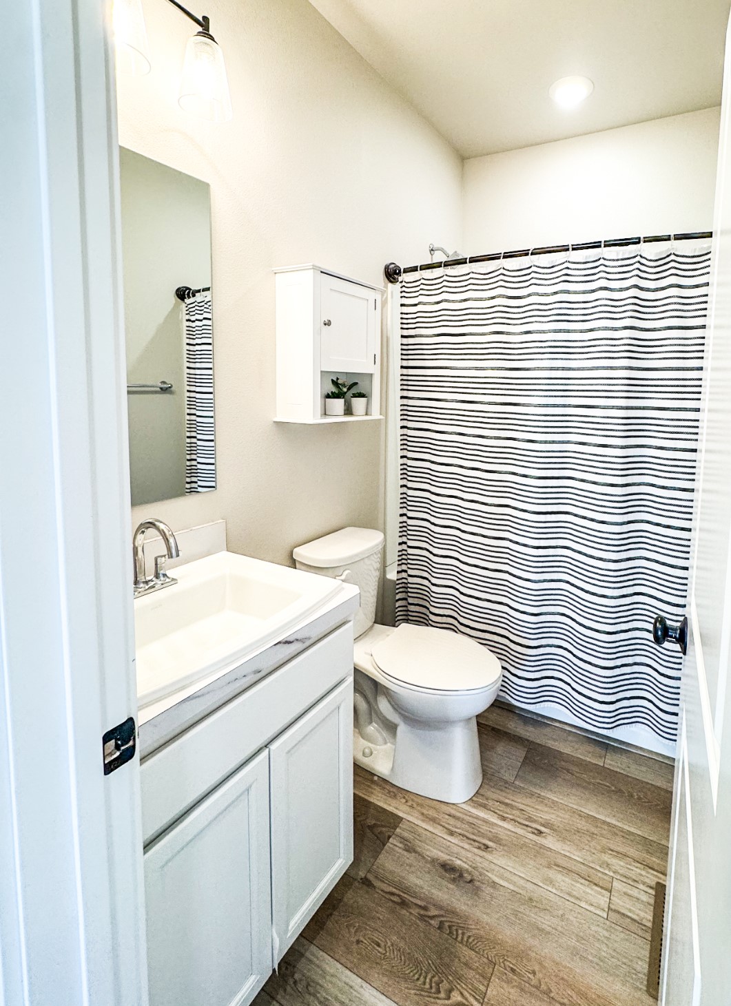 2818 Travis Avenue Property Photo 7