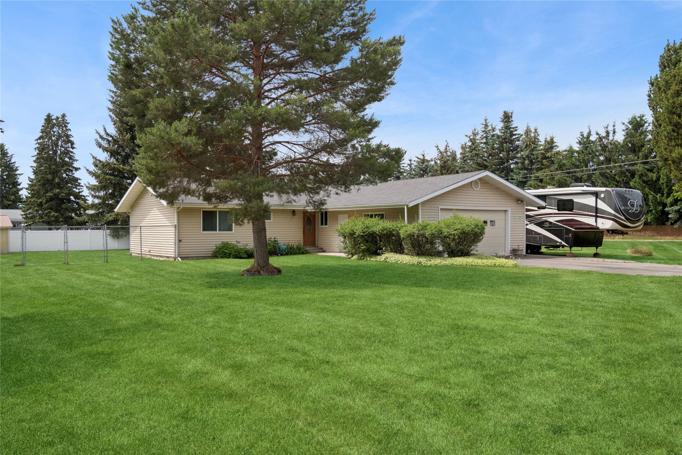 2175 Mission Way N Property Photo 1