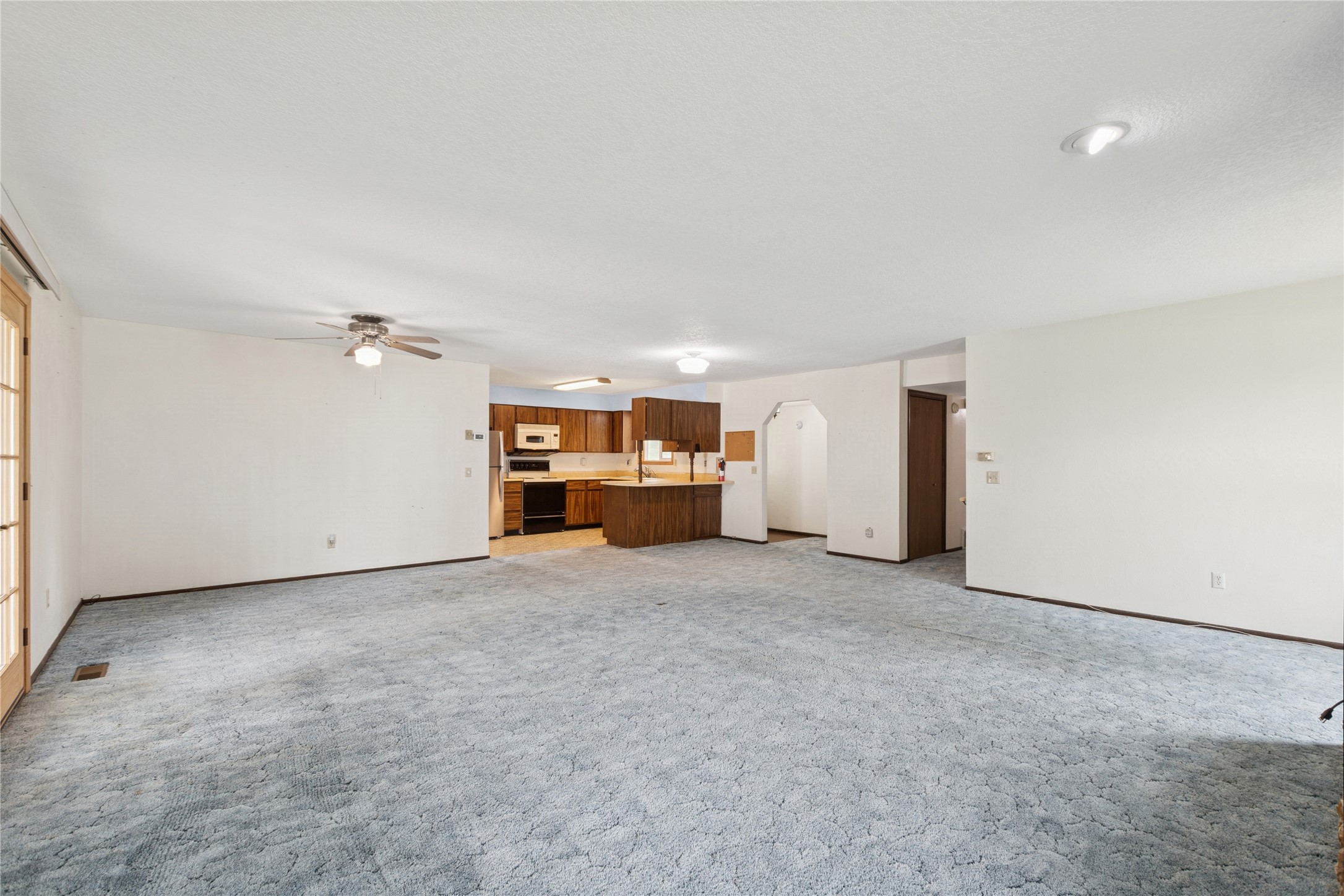 2175 Mission Way N Property Photo 6