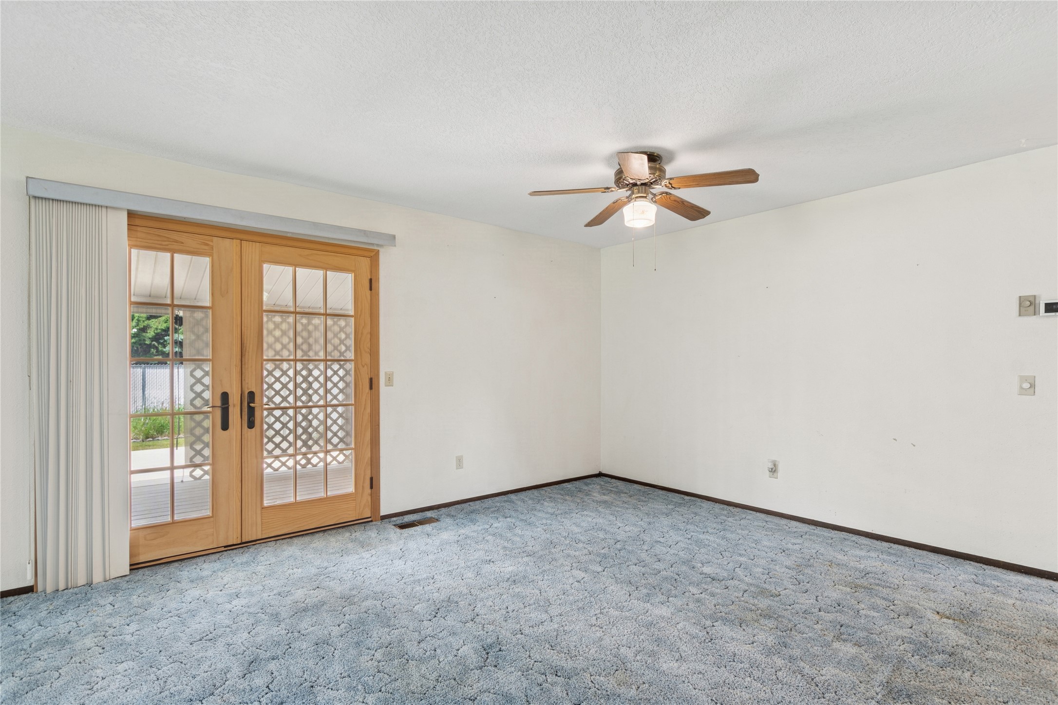 2175 Mission Way N Property Photo 8