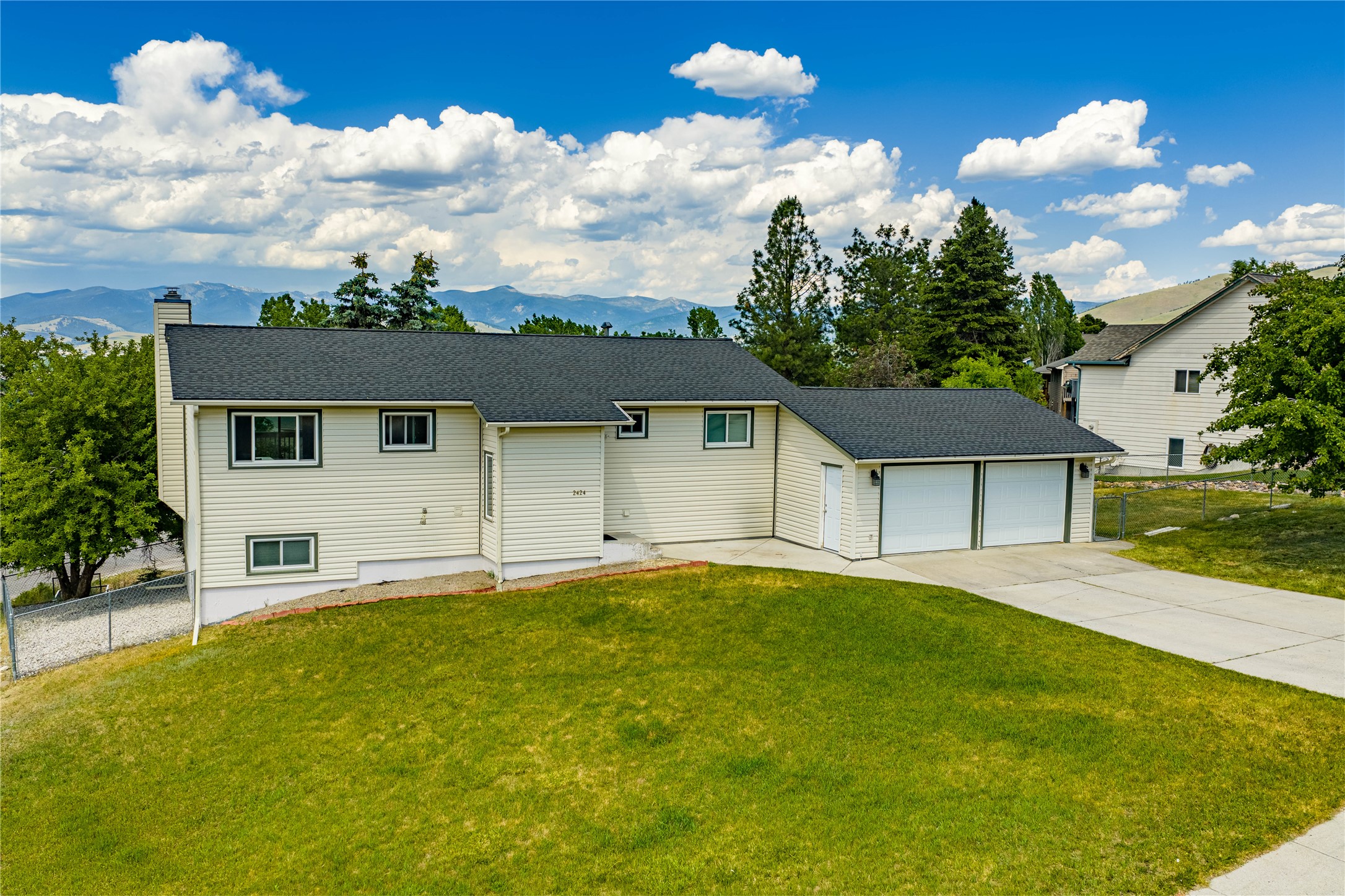 2424 55th Street Property Photo 4