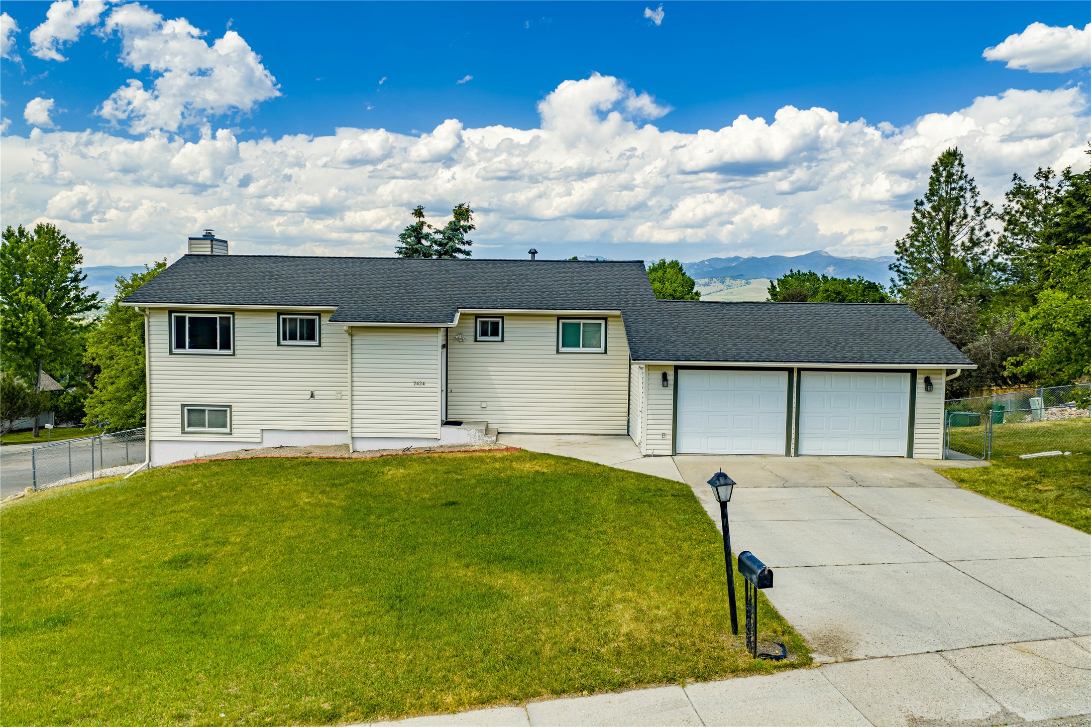 2424 55th Street Property Photo 5