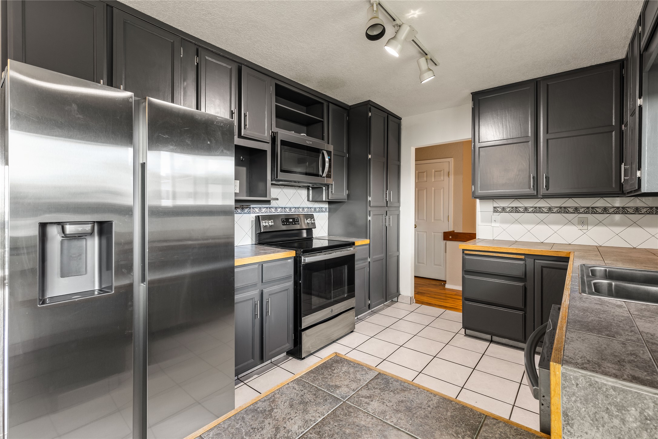 2424 55th Street Property Photo 23