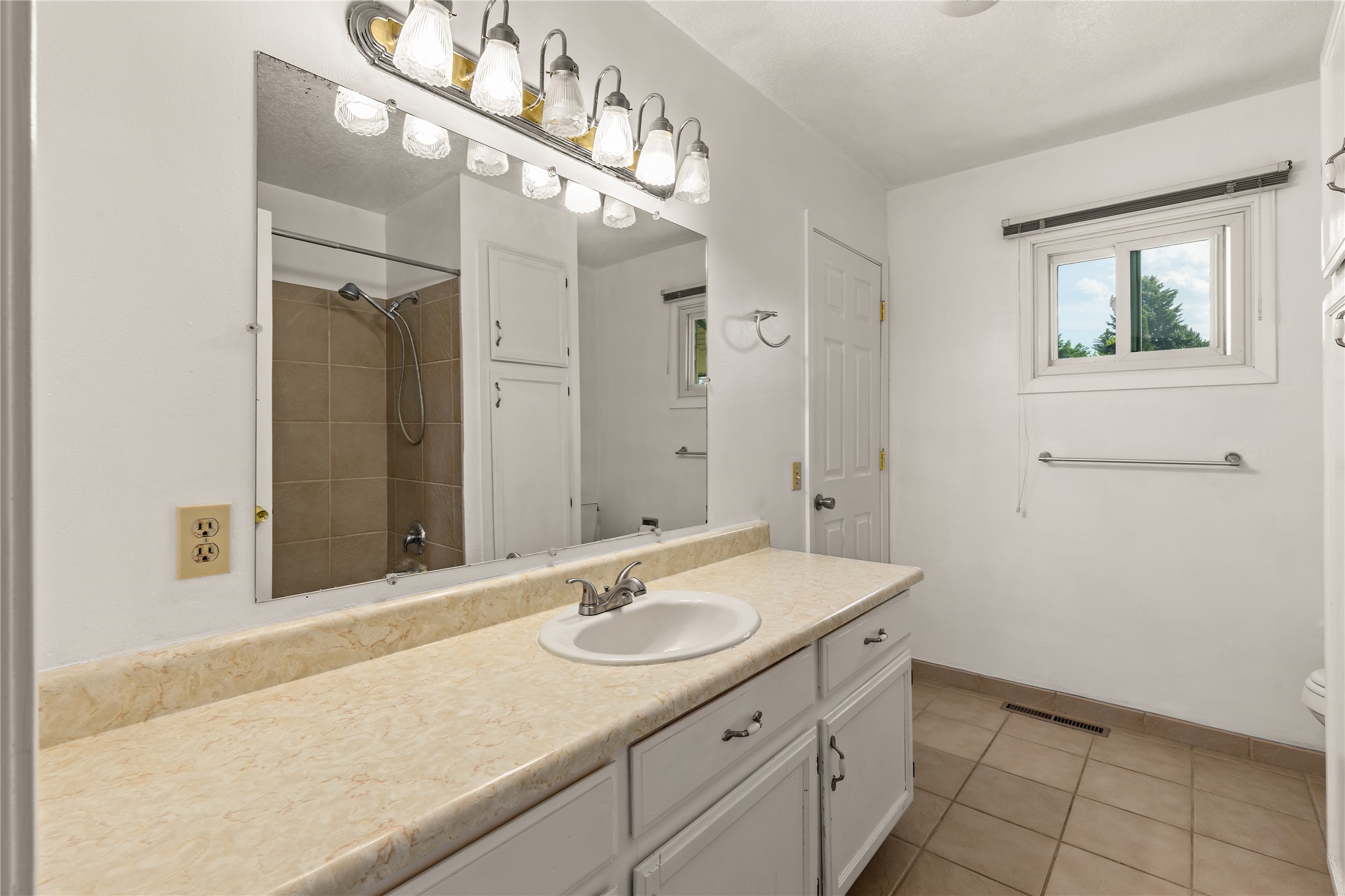 2424 55th Street Property Photo 35