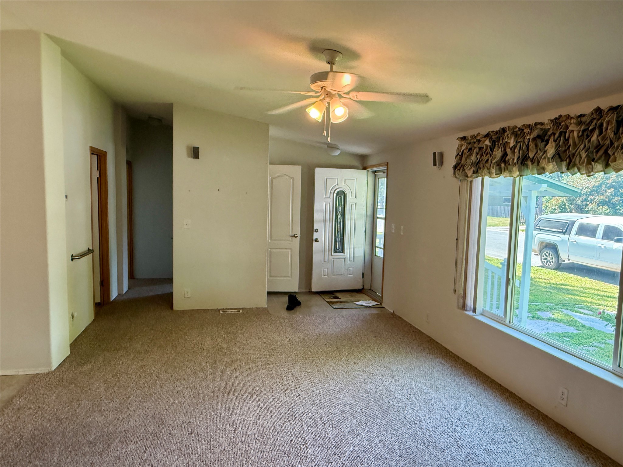 516 W 4th Street Property Photo 4