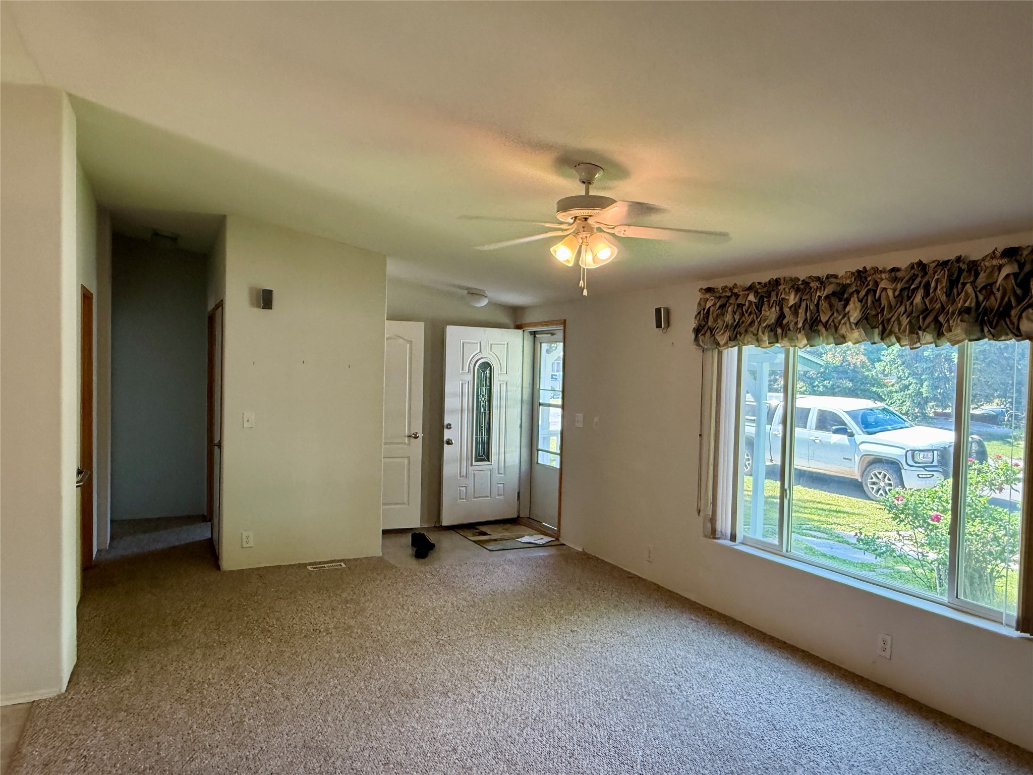 516 W 4th Street Property Photo 5