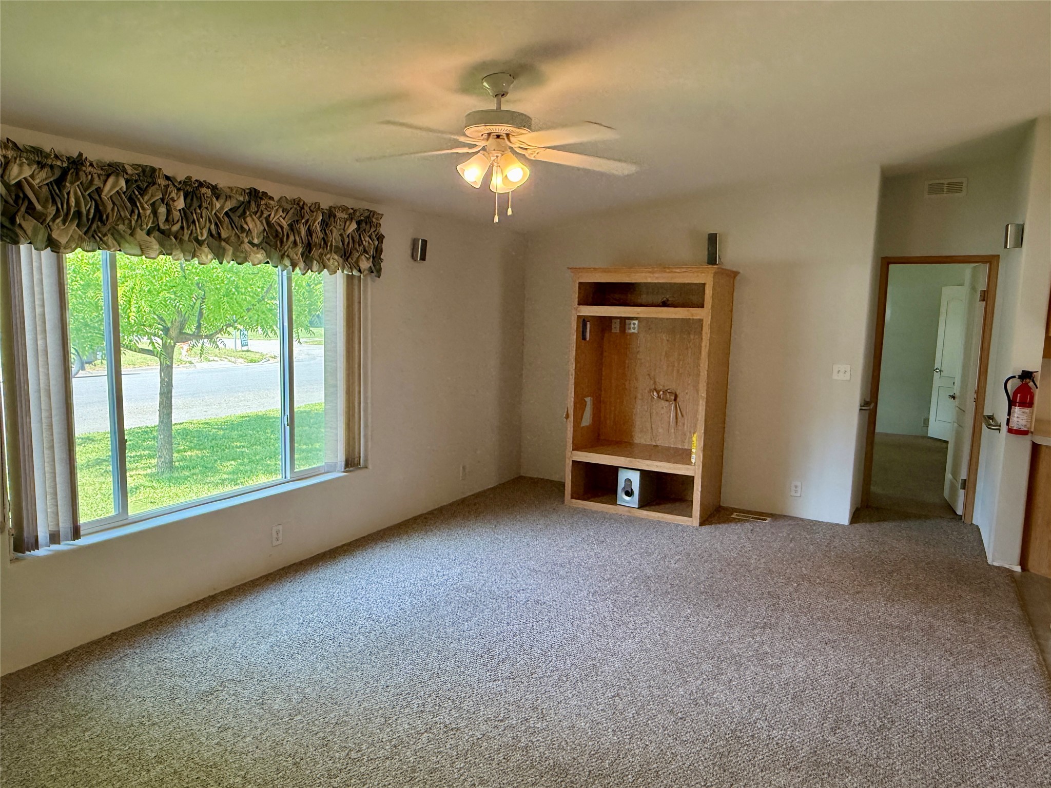 516 W 4th Street Property Photo 7