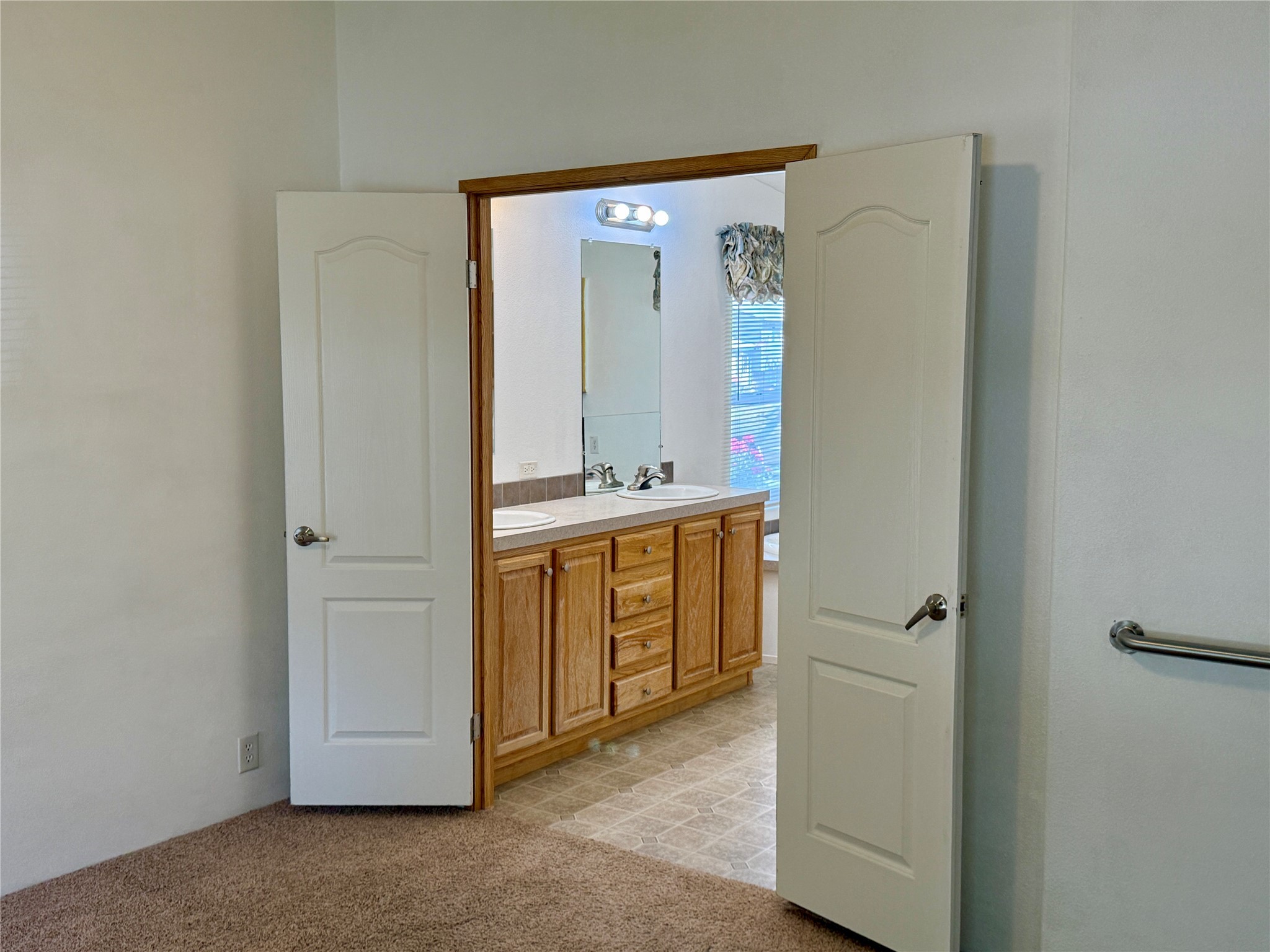 516 W 4th Street Property Photo 26