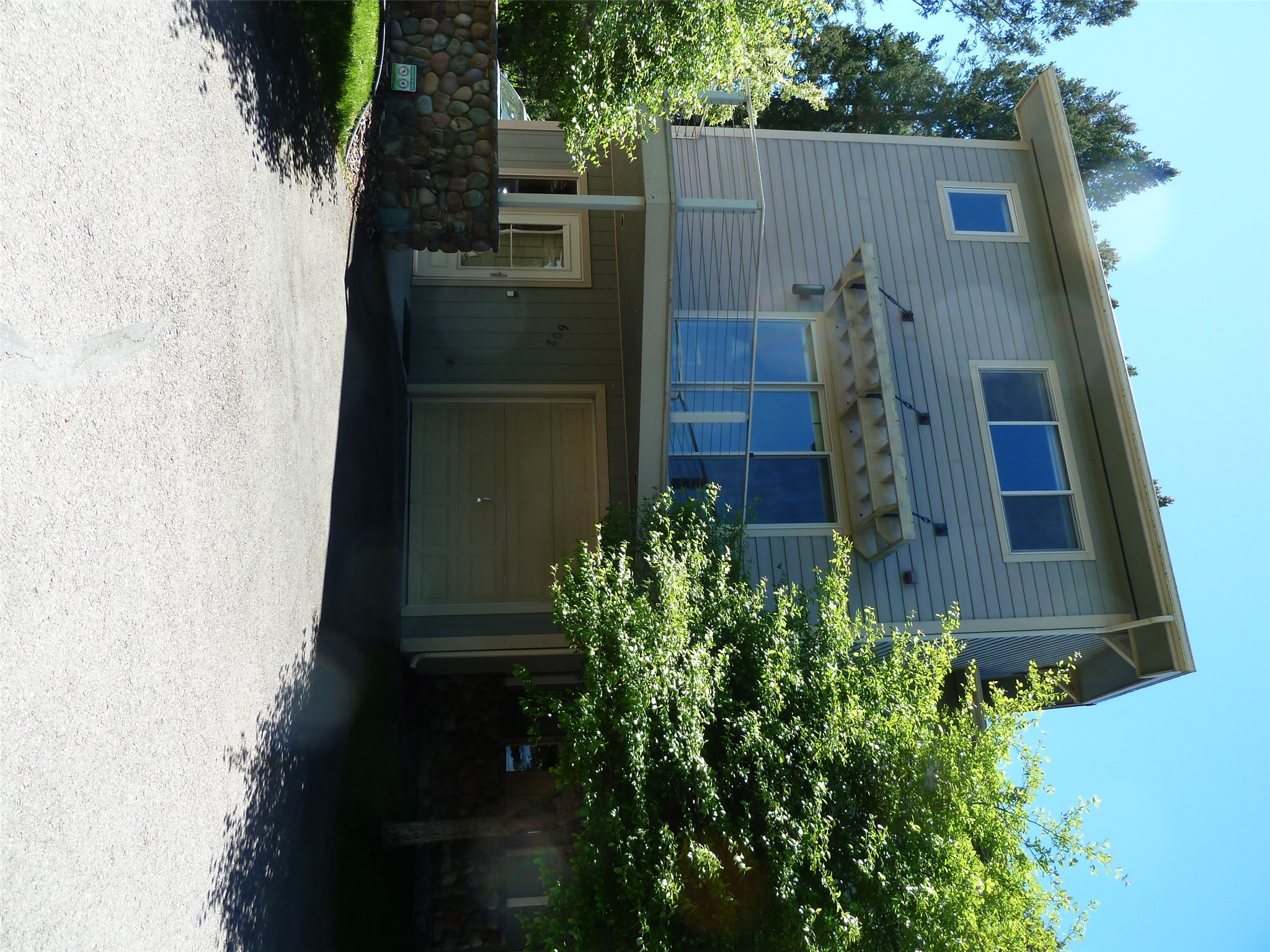 602 Stoner Loop Property Photo 2