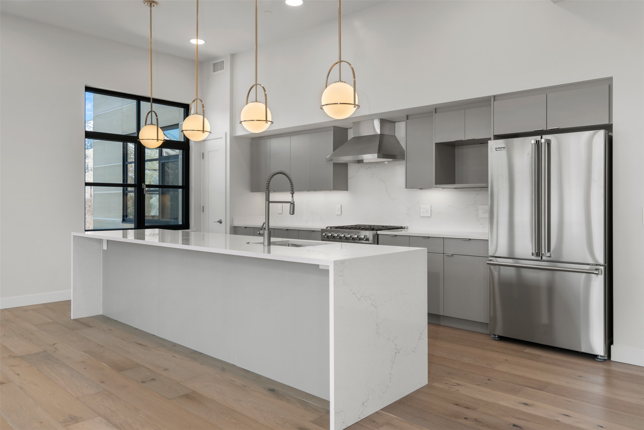 265 S 4th Street E 405 Property Photo 3