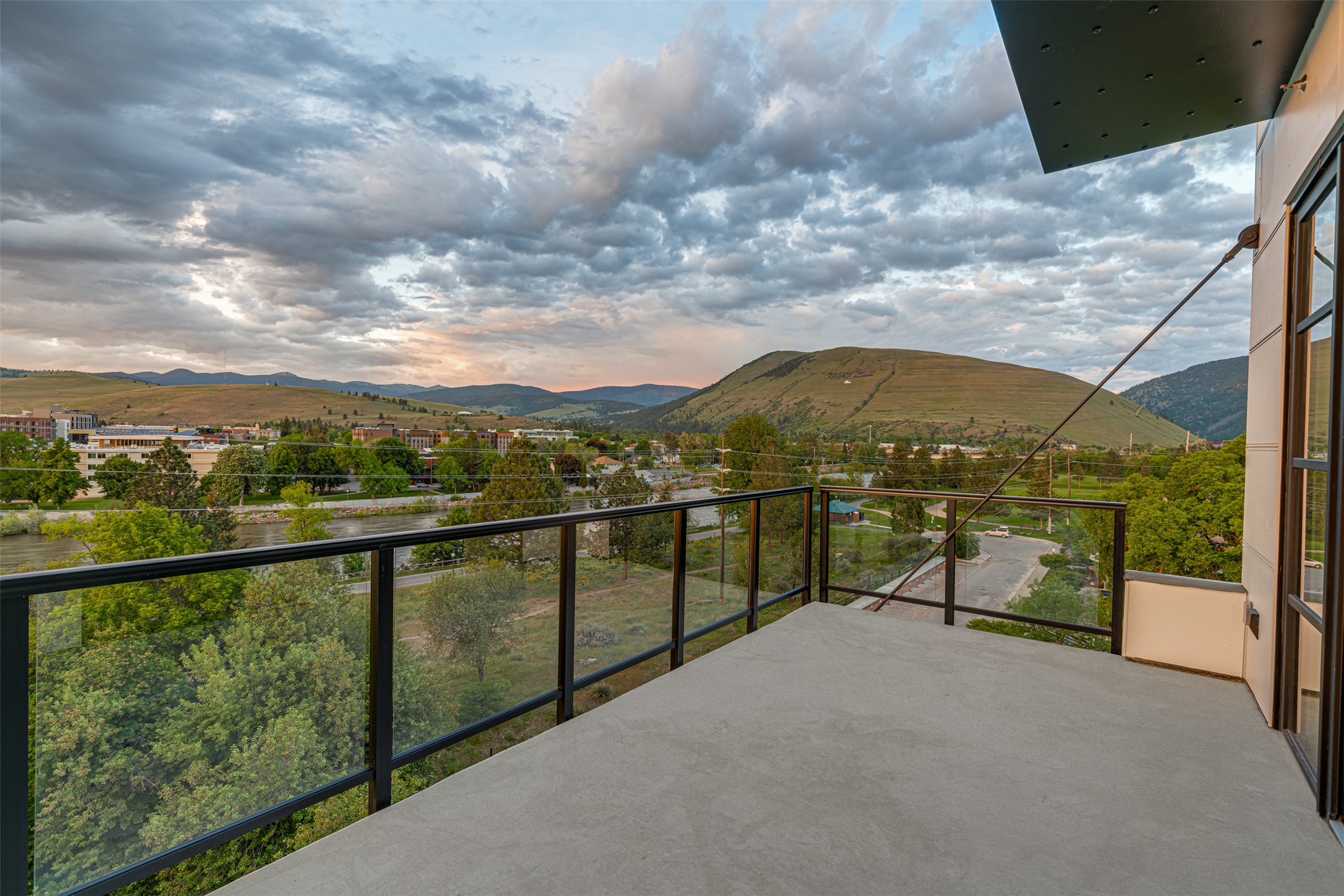 265 S 4th Street E 405 Property Photo 10