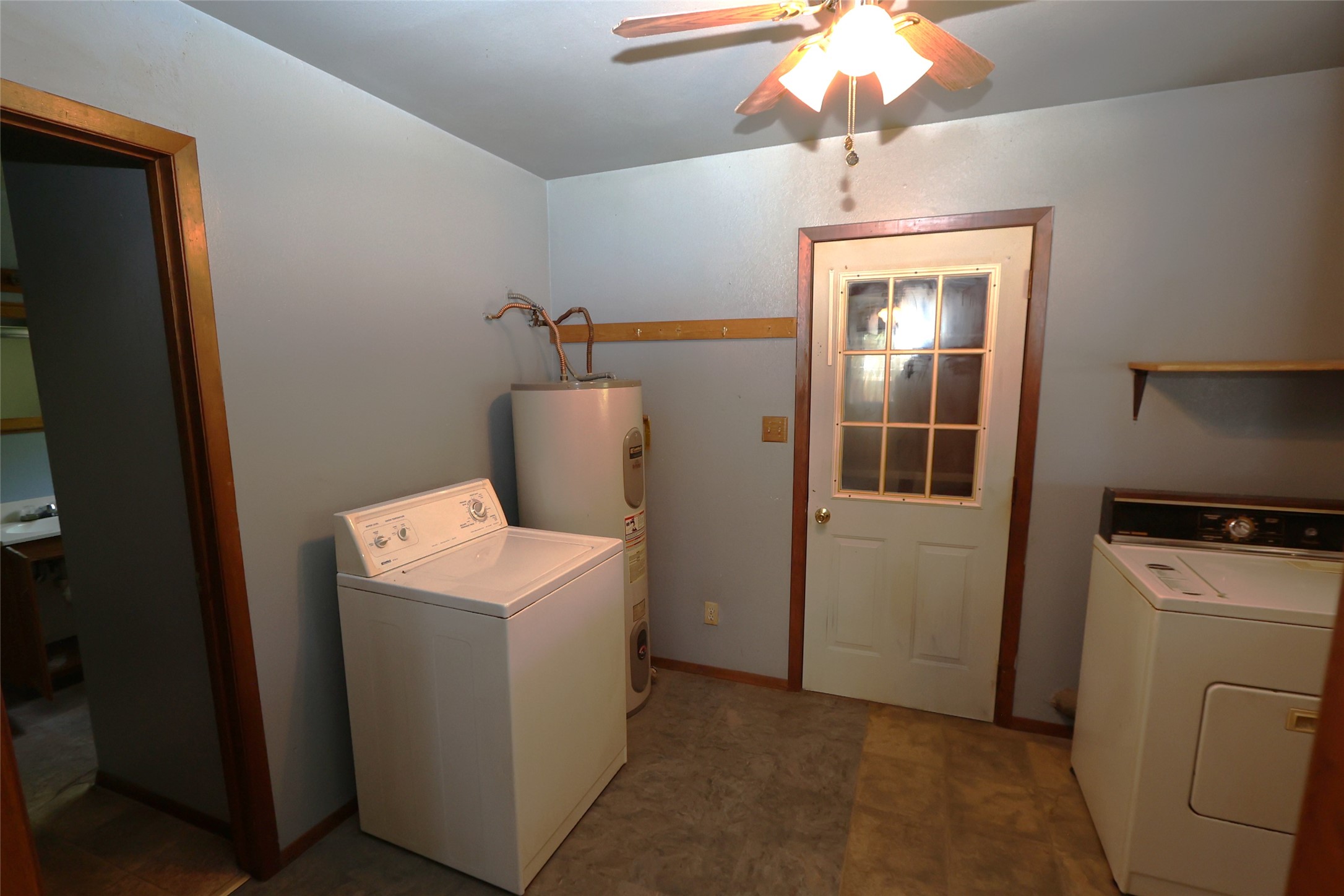 210 E Oak Street Property Photo 7