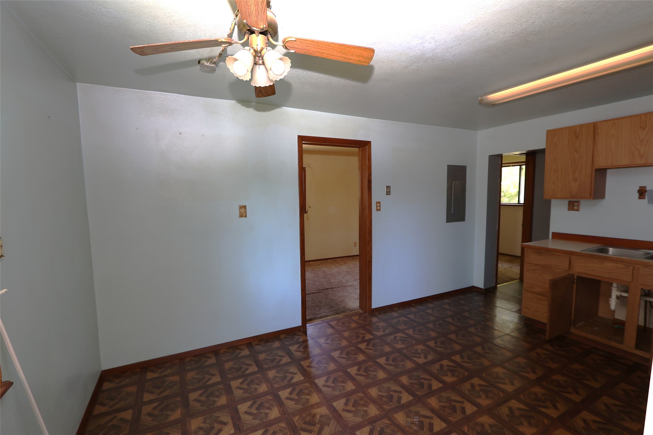 210 E Oak Street Property Photo 13
