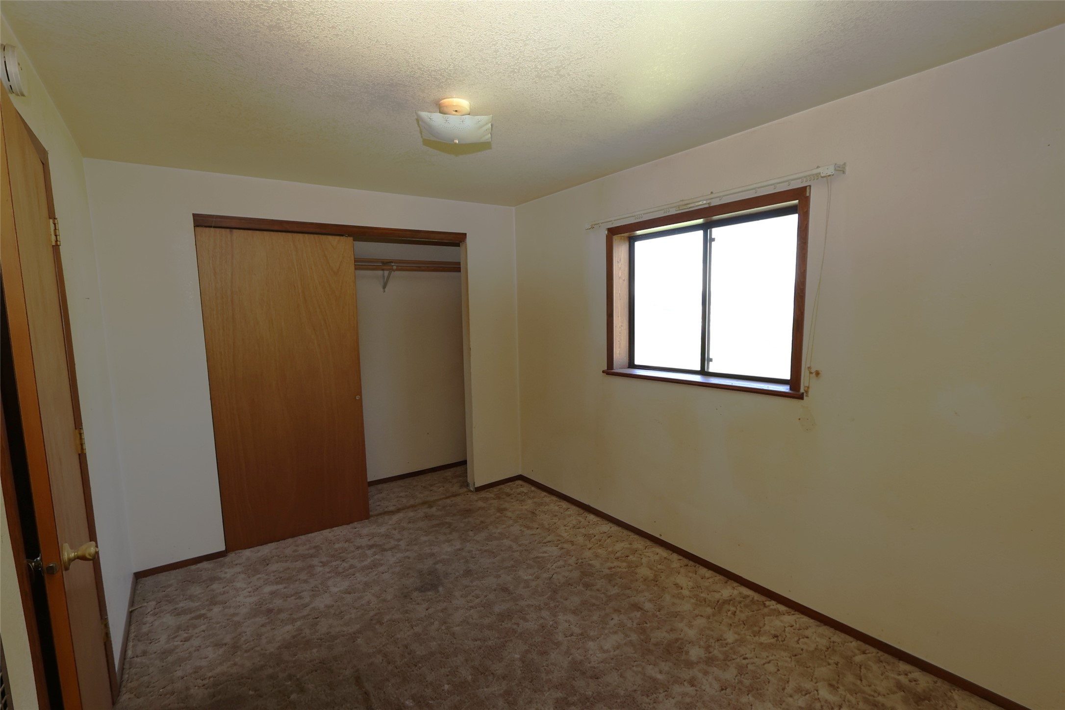 210 E Oak Street Property Photo 15