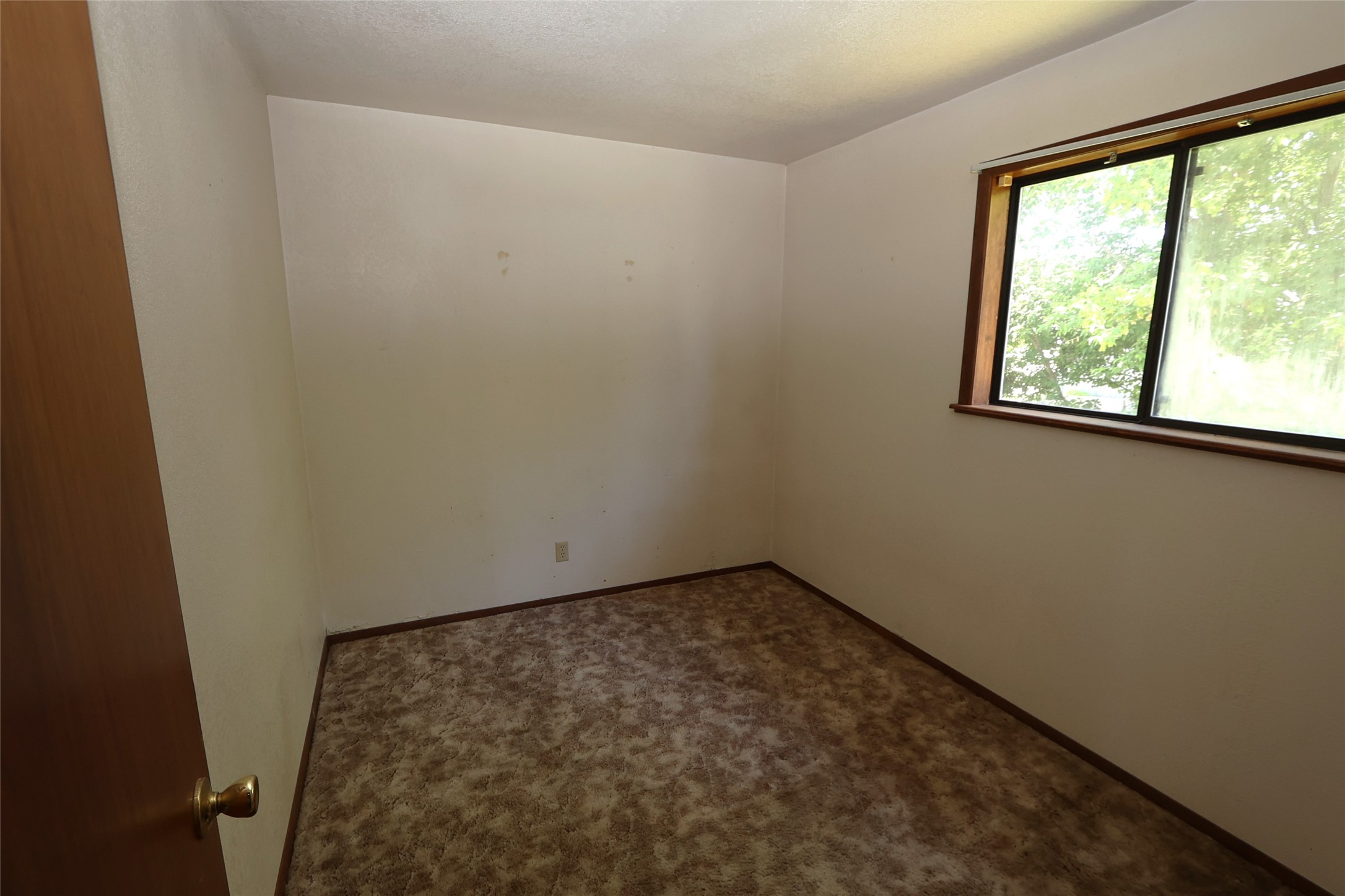 210 E Oak Street Property Photo 16