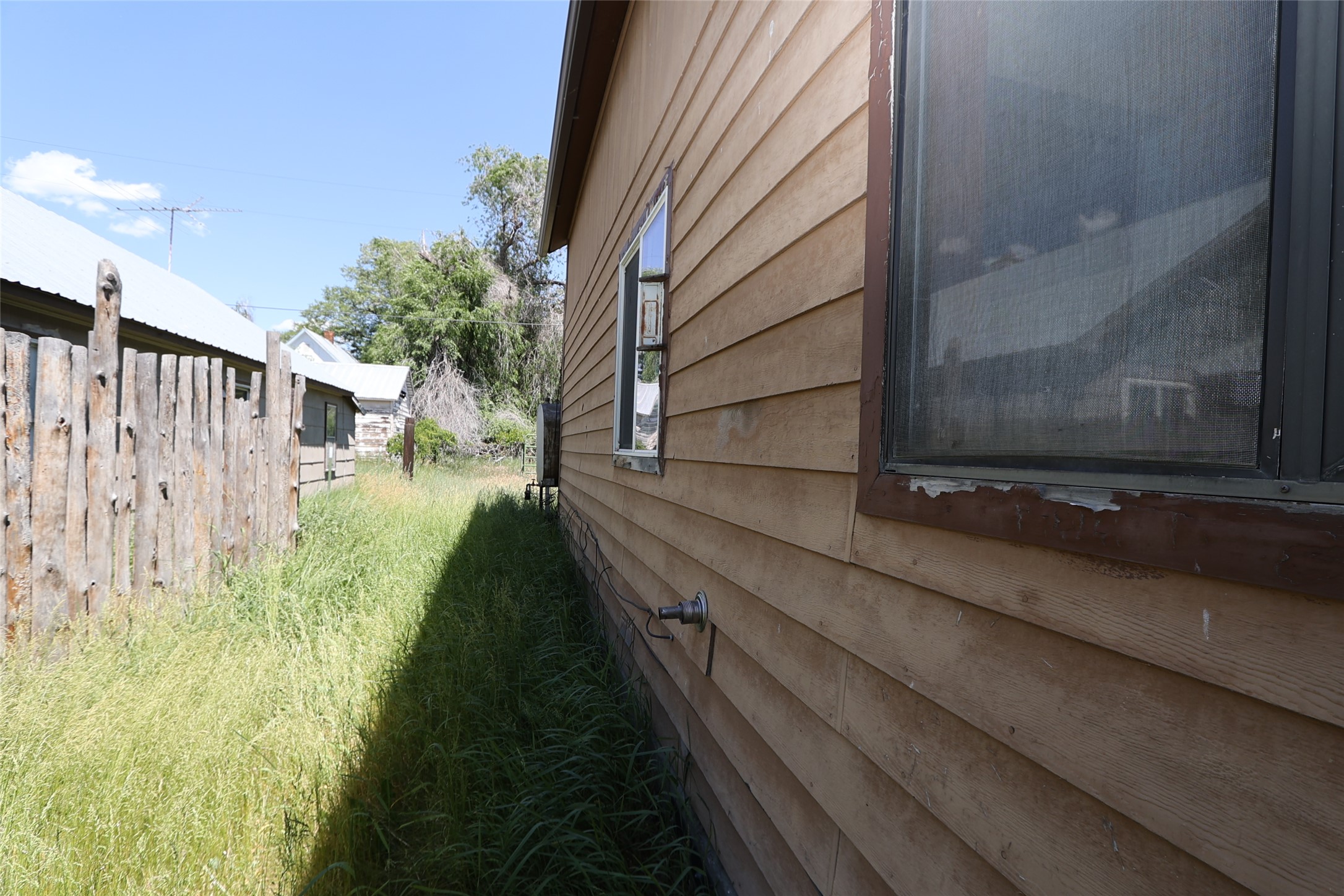 210 E Oak Street Property Photo 24
