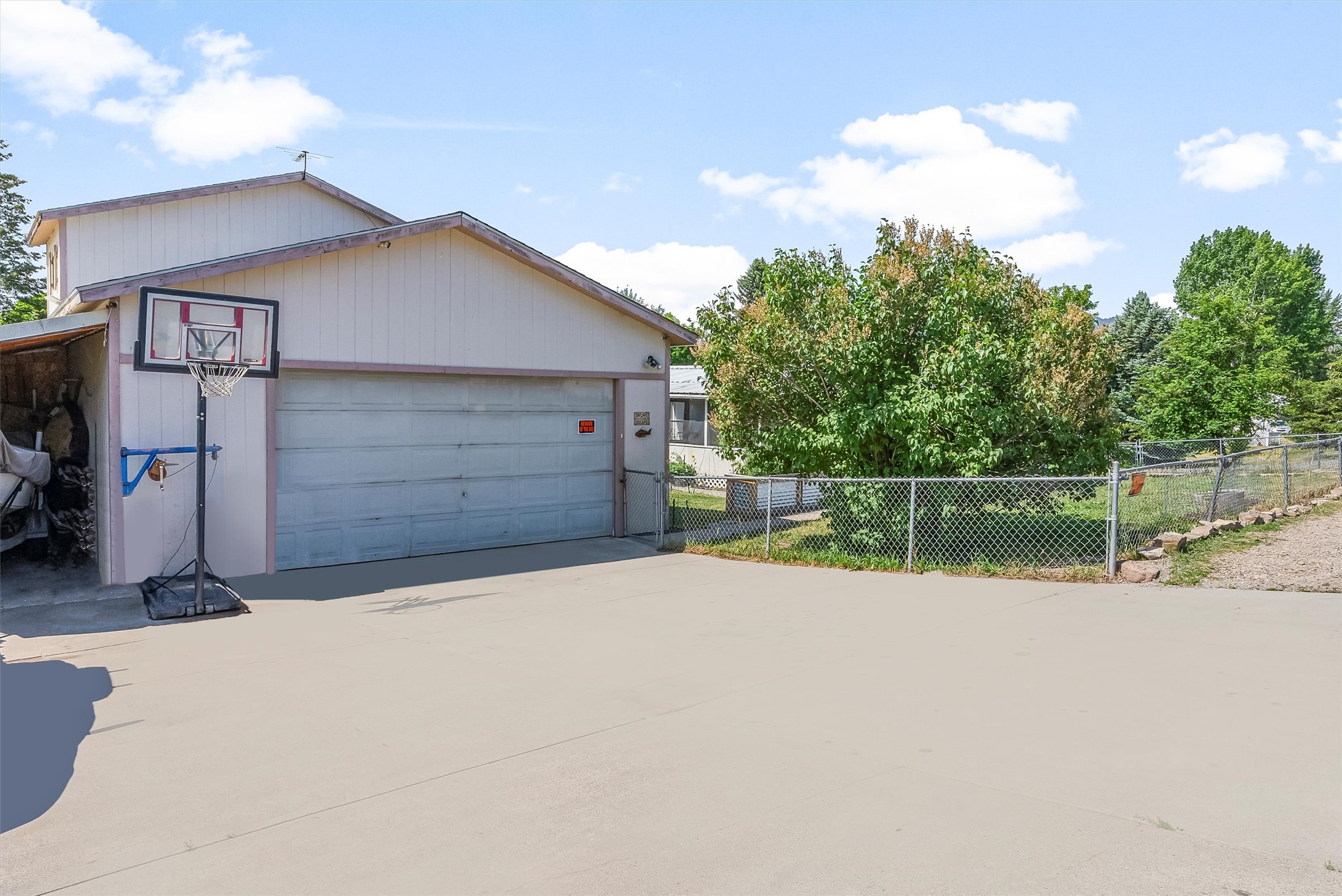 8105 Pheasant Drive Property Photo 4