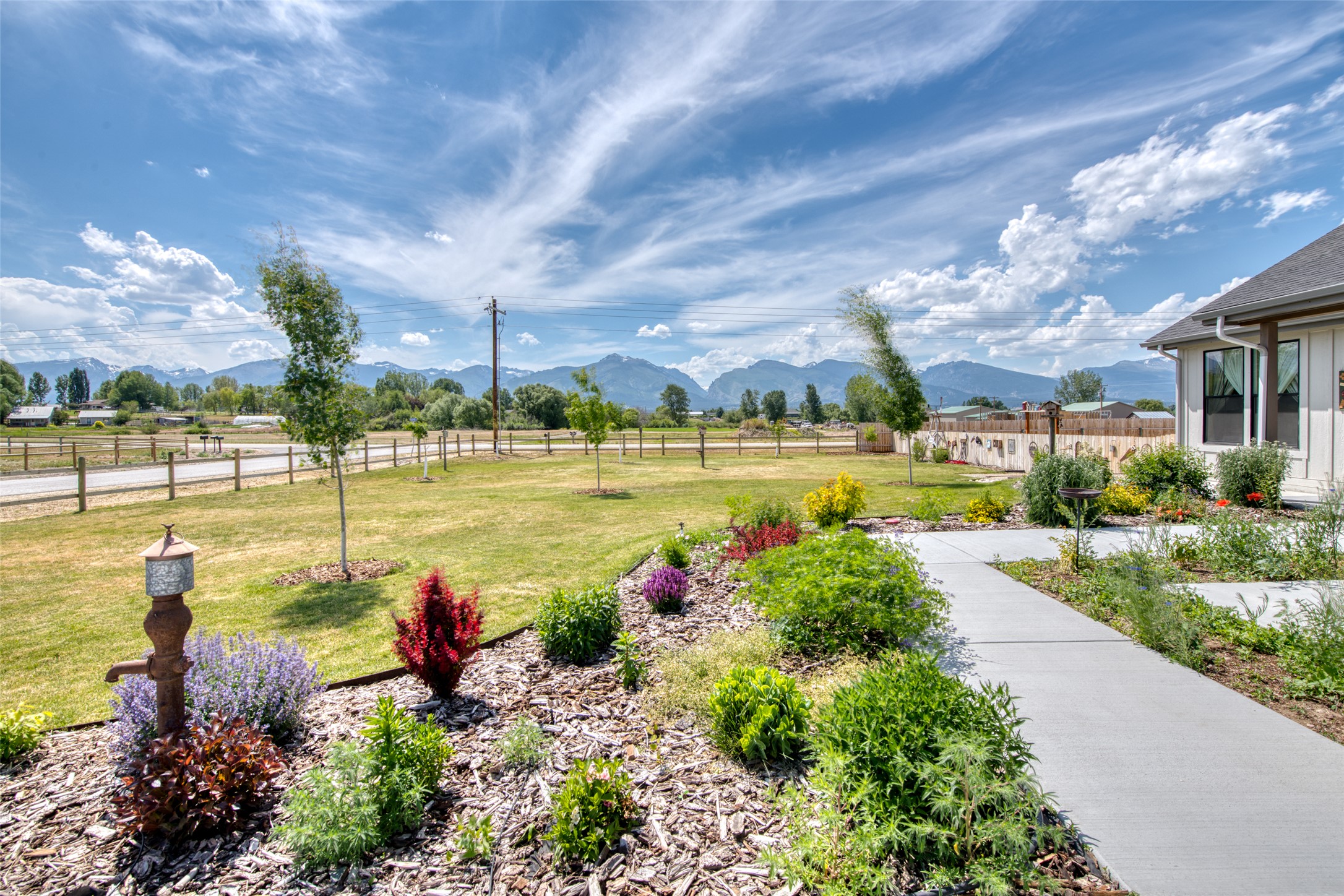 512 Willow Ridge Way Property Photo 4
