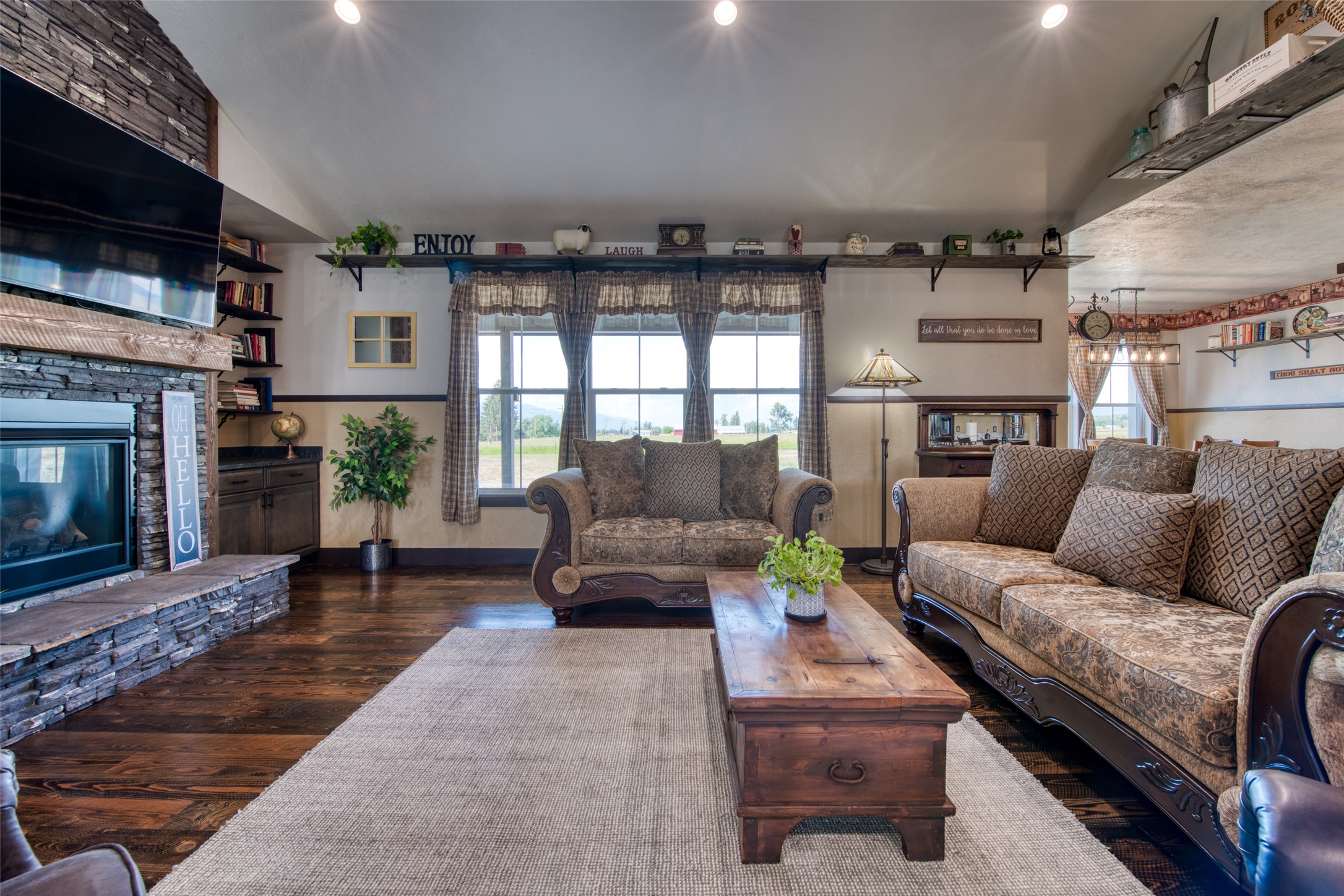 512 Willow Ridge Way Property Photo 8