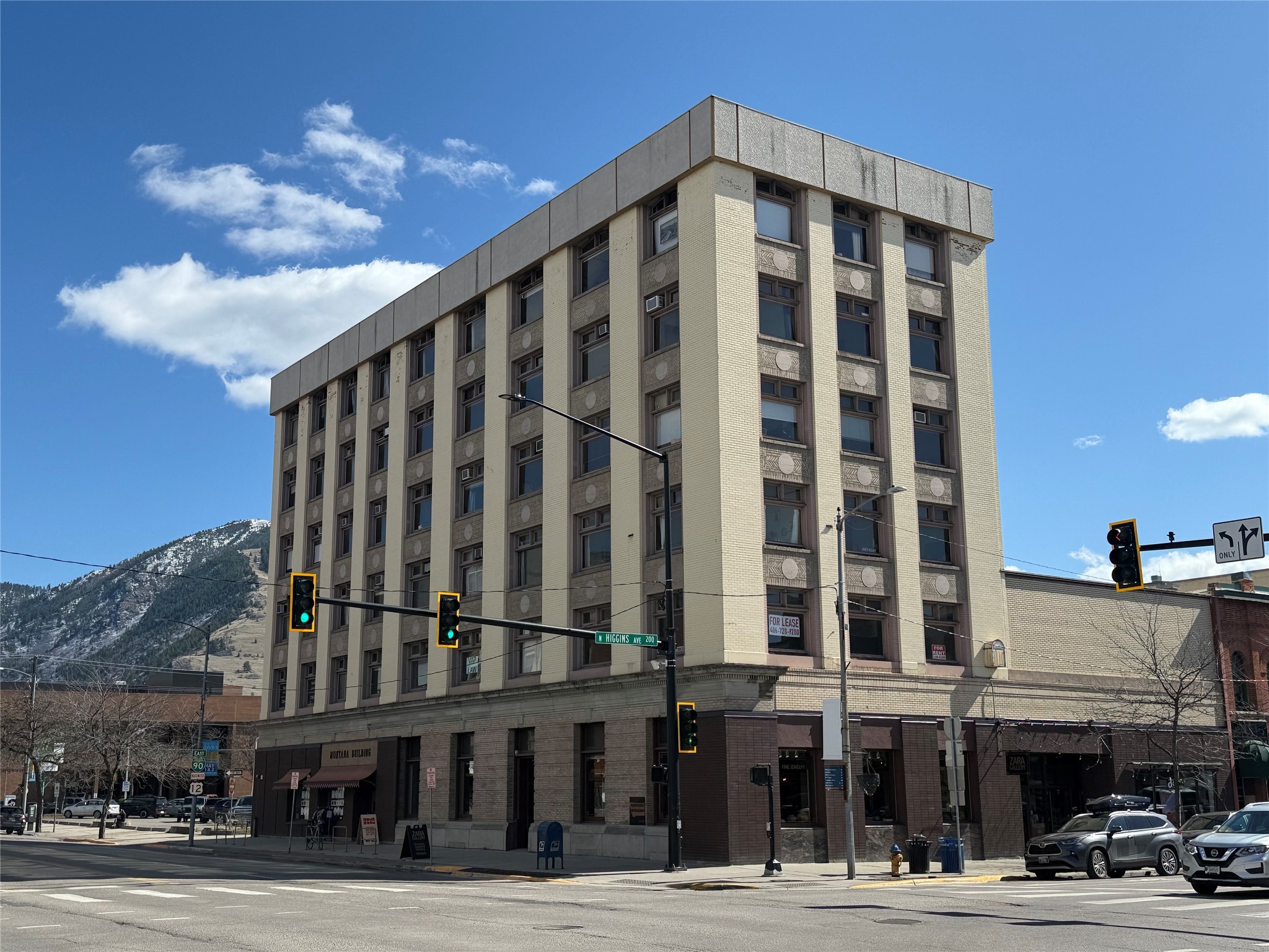 101 E Broadway Street Property Photo 1