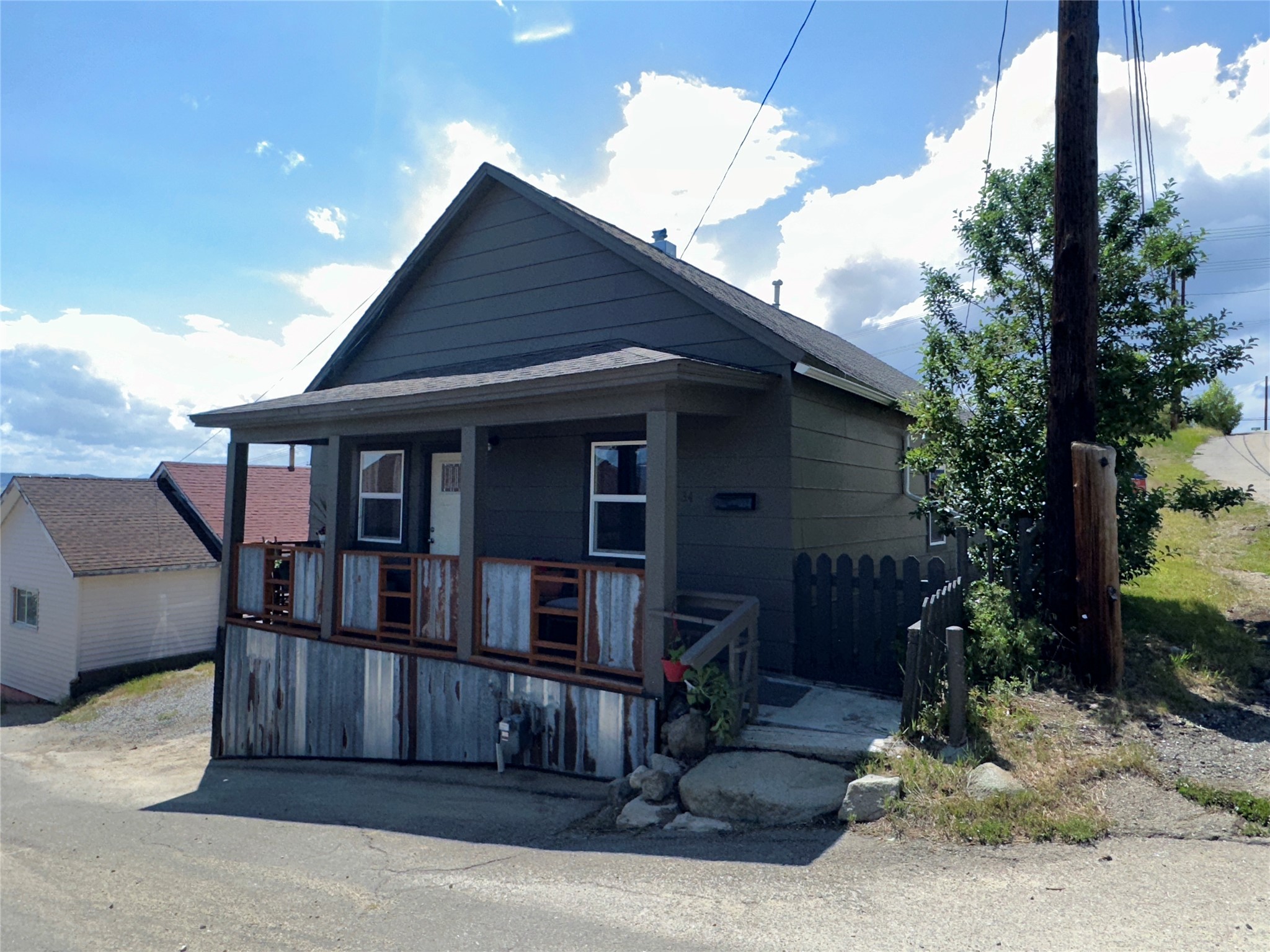 34 E Summit Street Property Photo 1