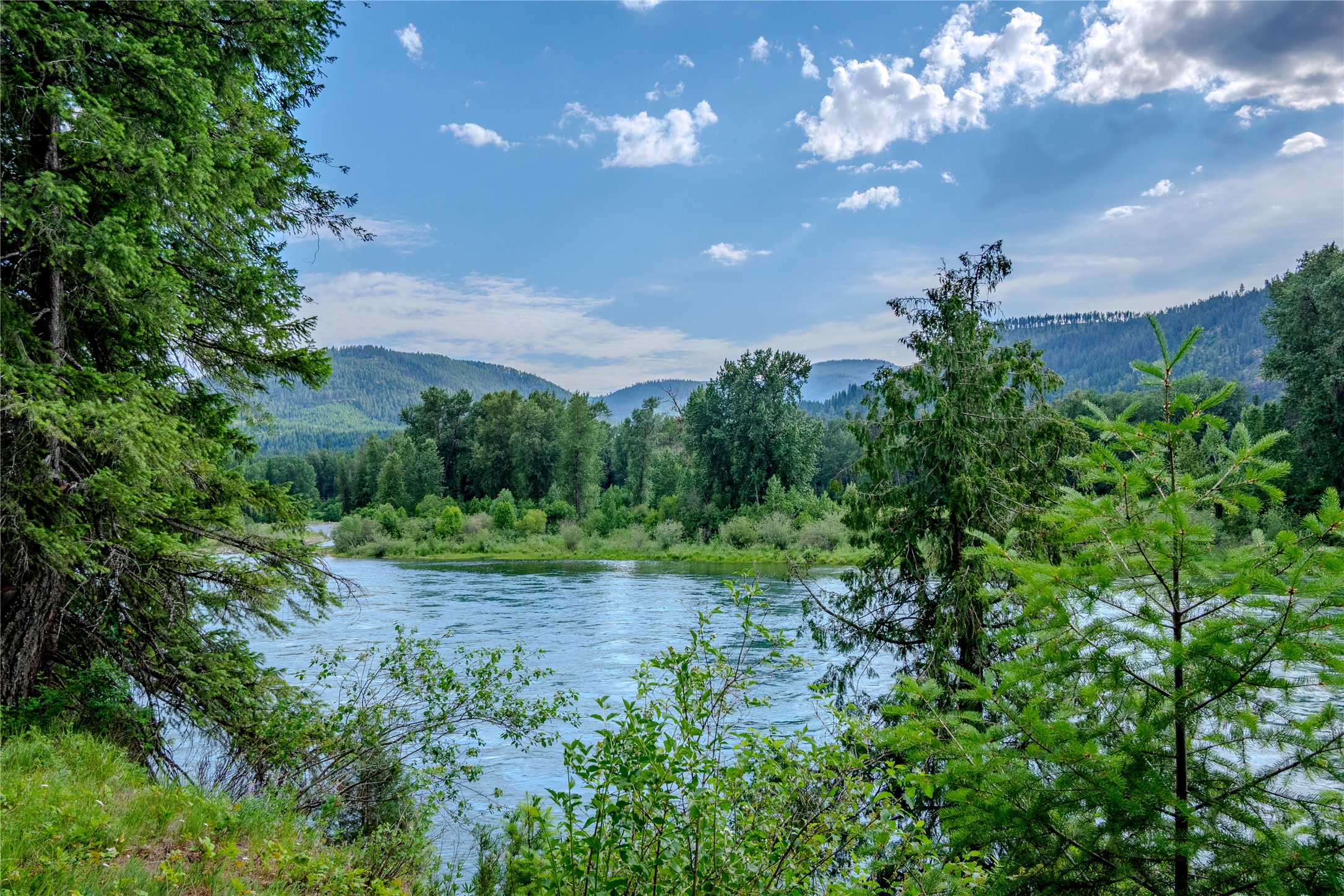 716 Kootenai River Road Property Photo 1