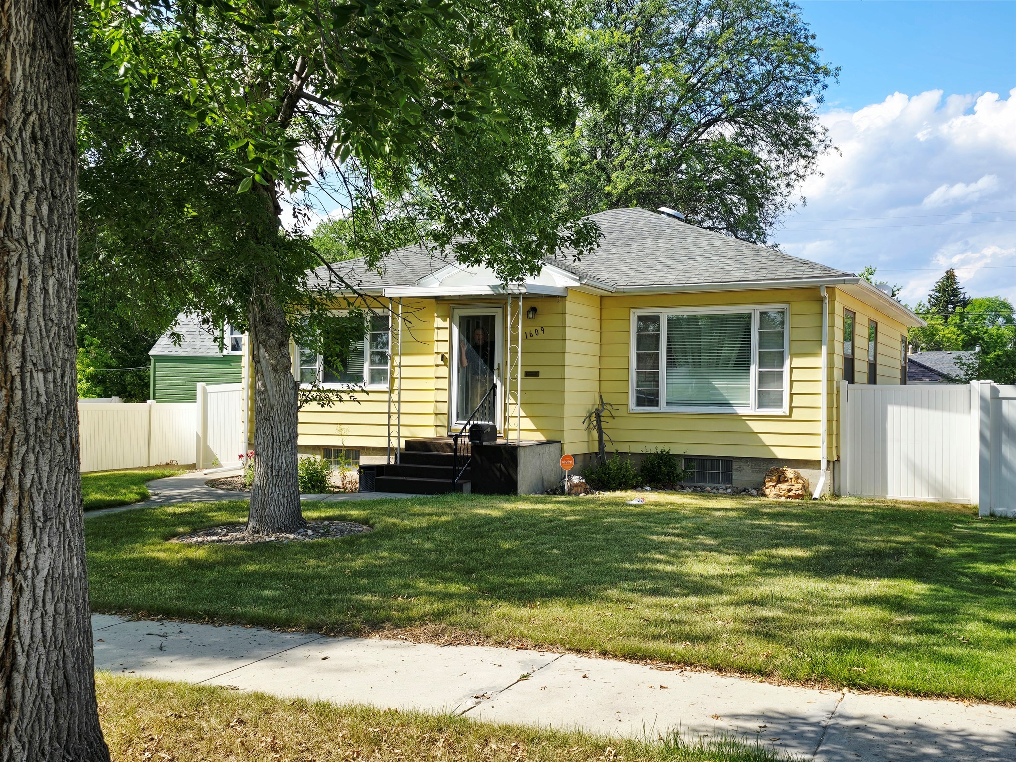 1609 2nd Avenue S Property Photo 1