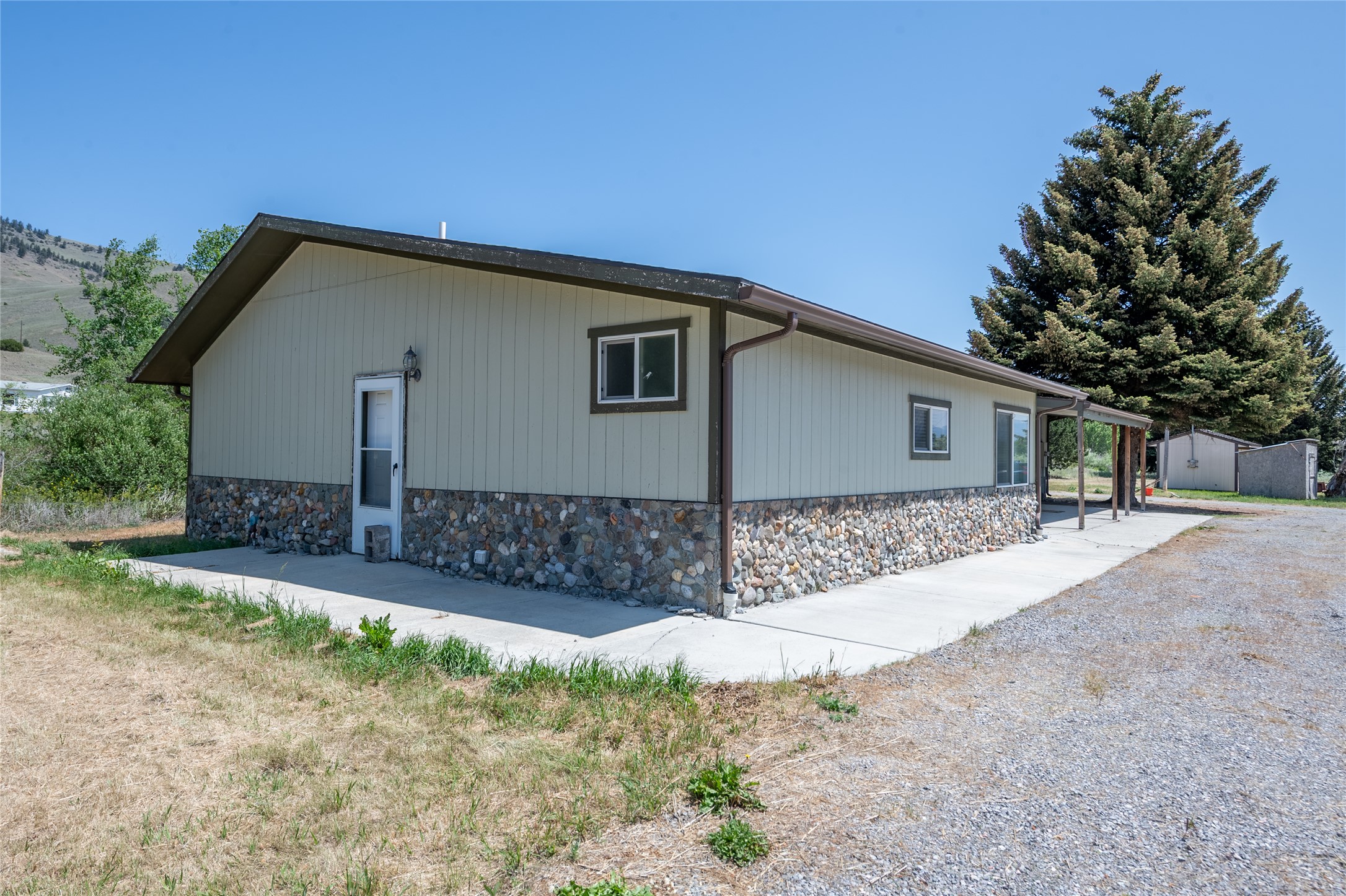 239 Drummond Frontage Road Property Photo 4