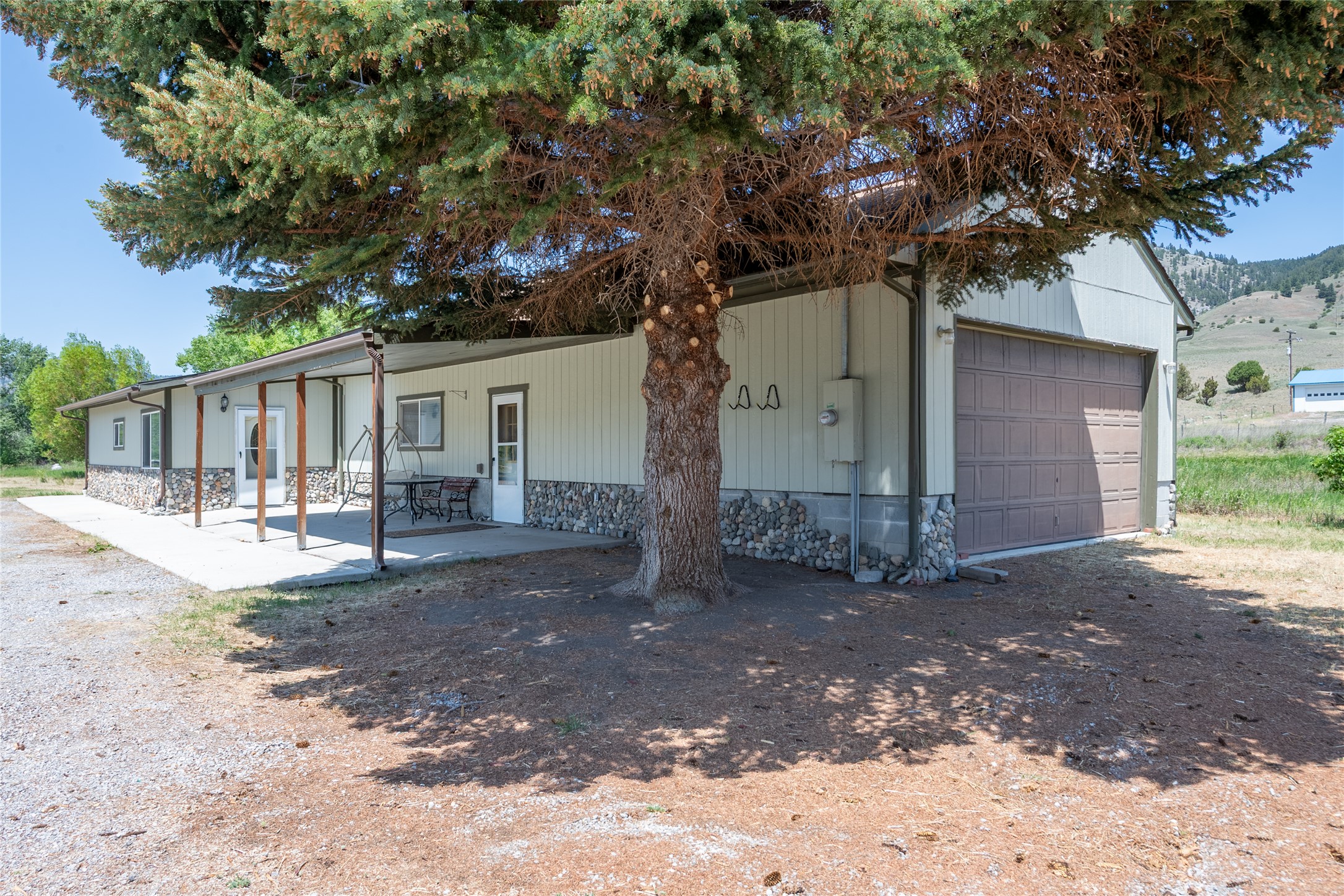 239 Drummond Frontage Road Property Photo 5