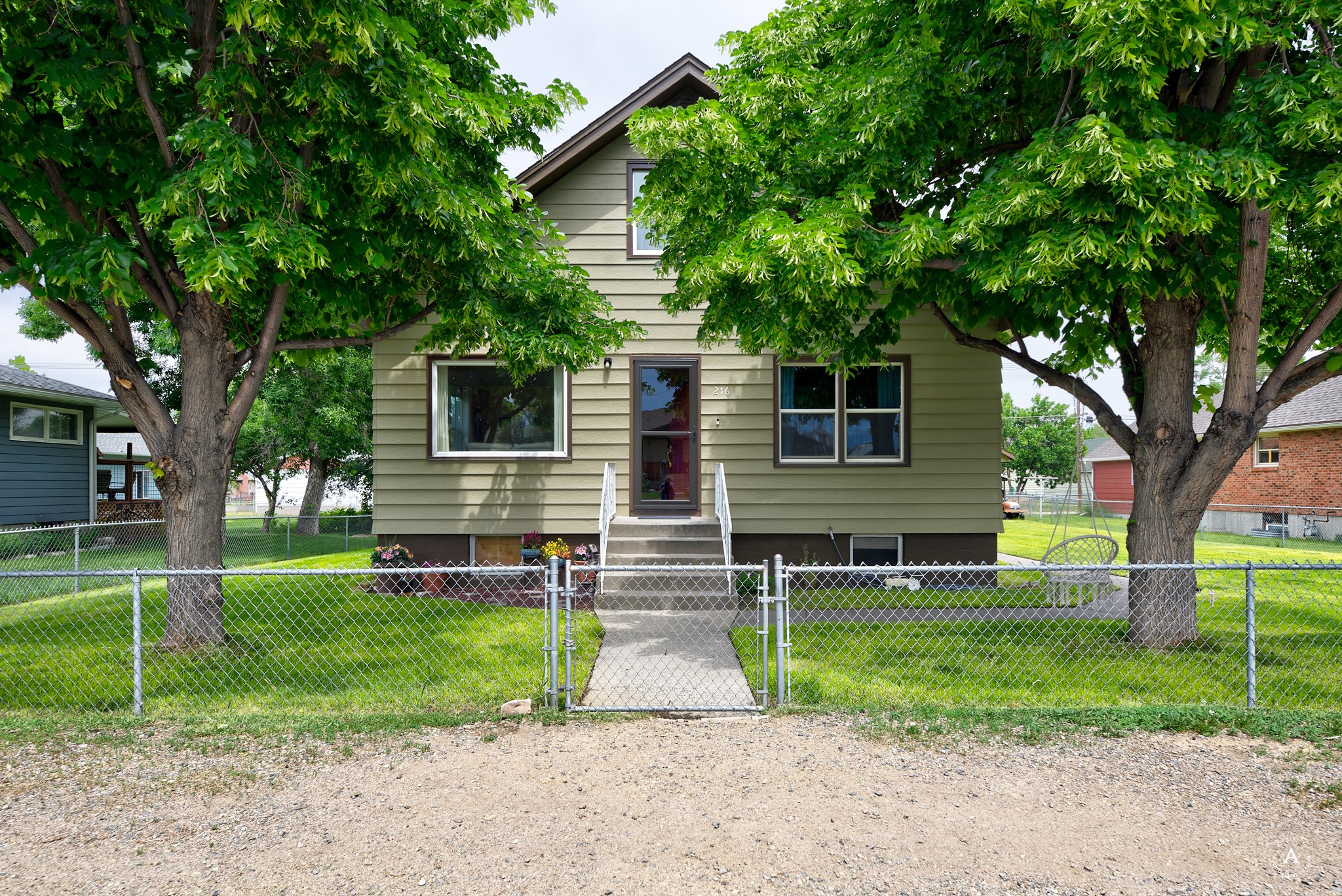 216 W Riggs Street Property Photo 1