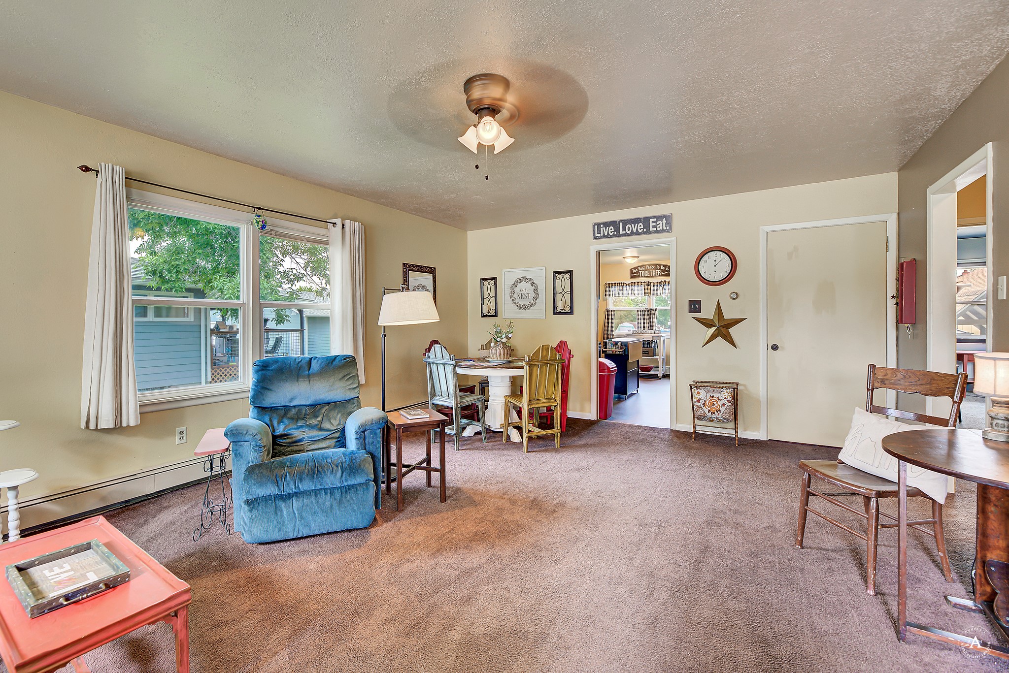 216 W Riggs Street Property Photo 3