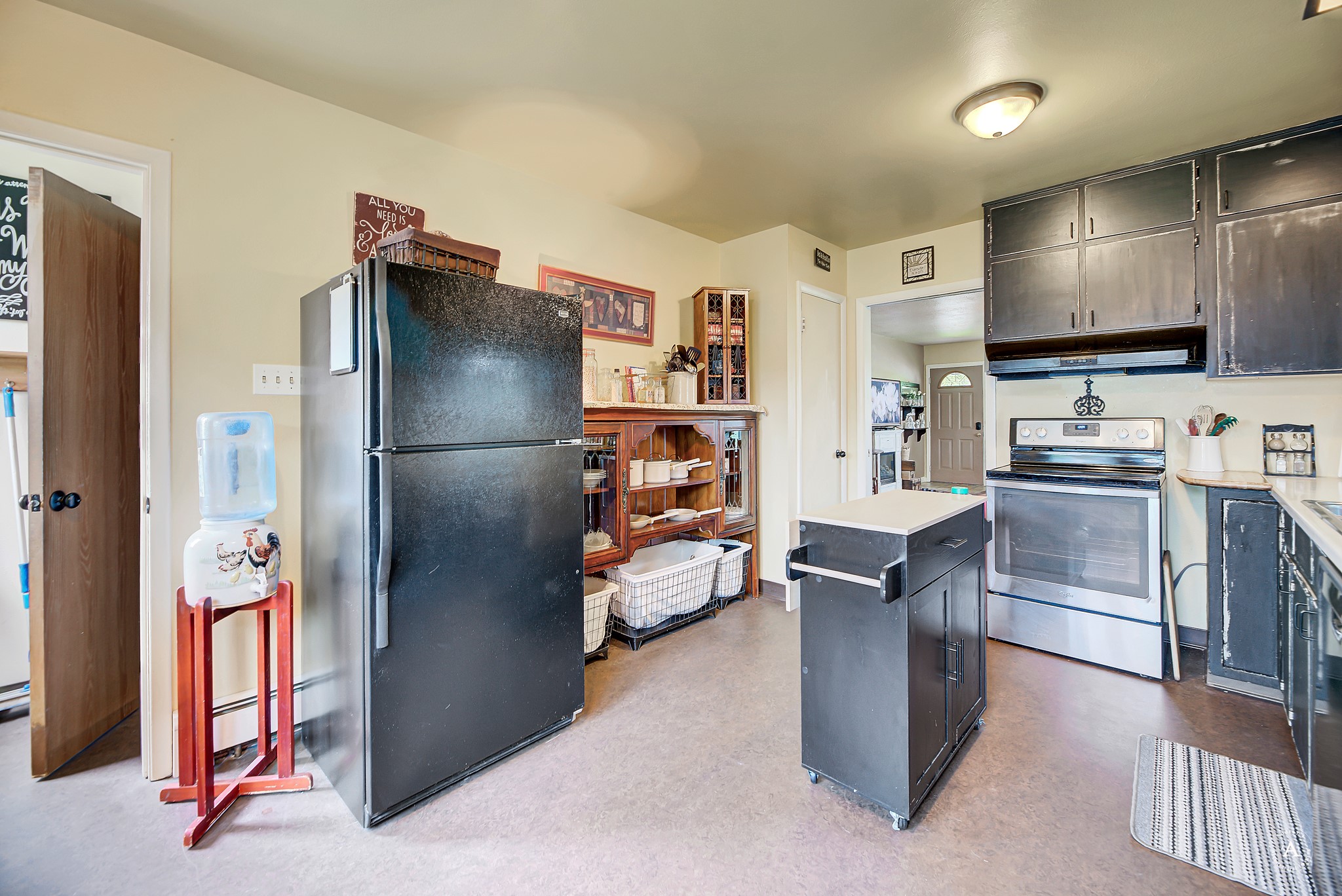216 W Riggs Street Property Photo 7