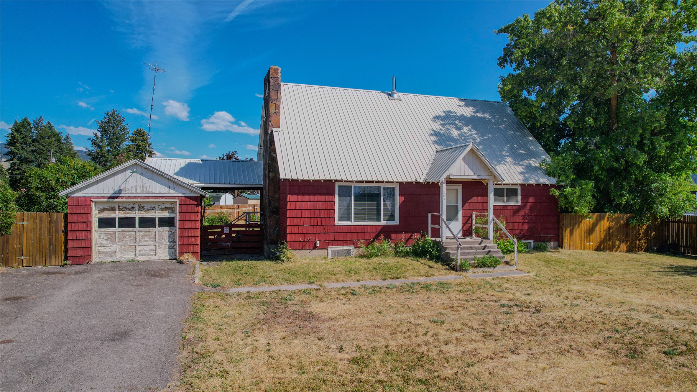 805 S 5th Avenue Property Photo 1