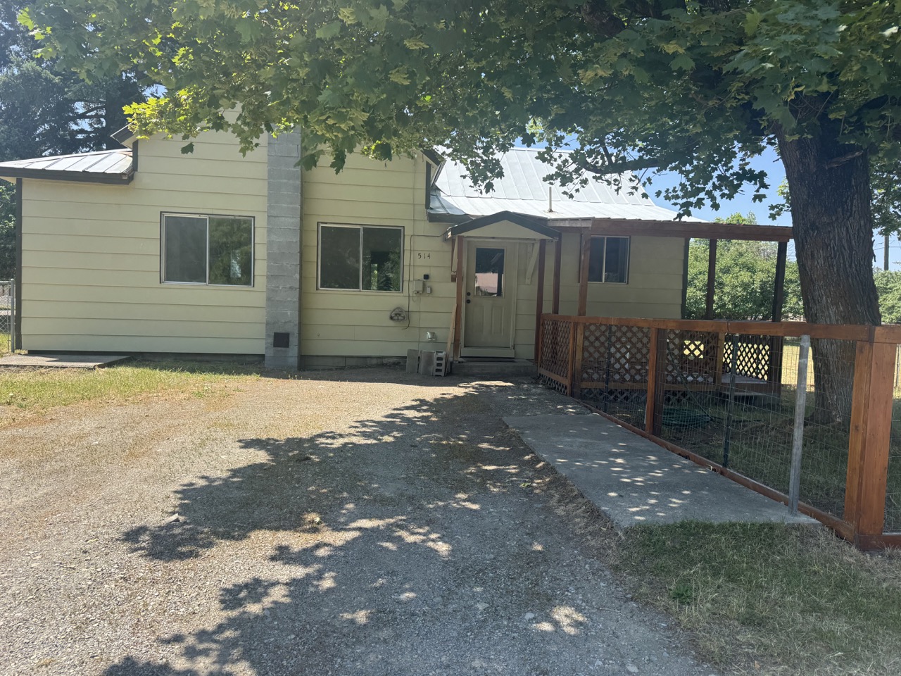 514 Haley Avenue E Property Photo 4