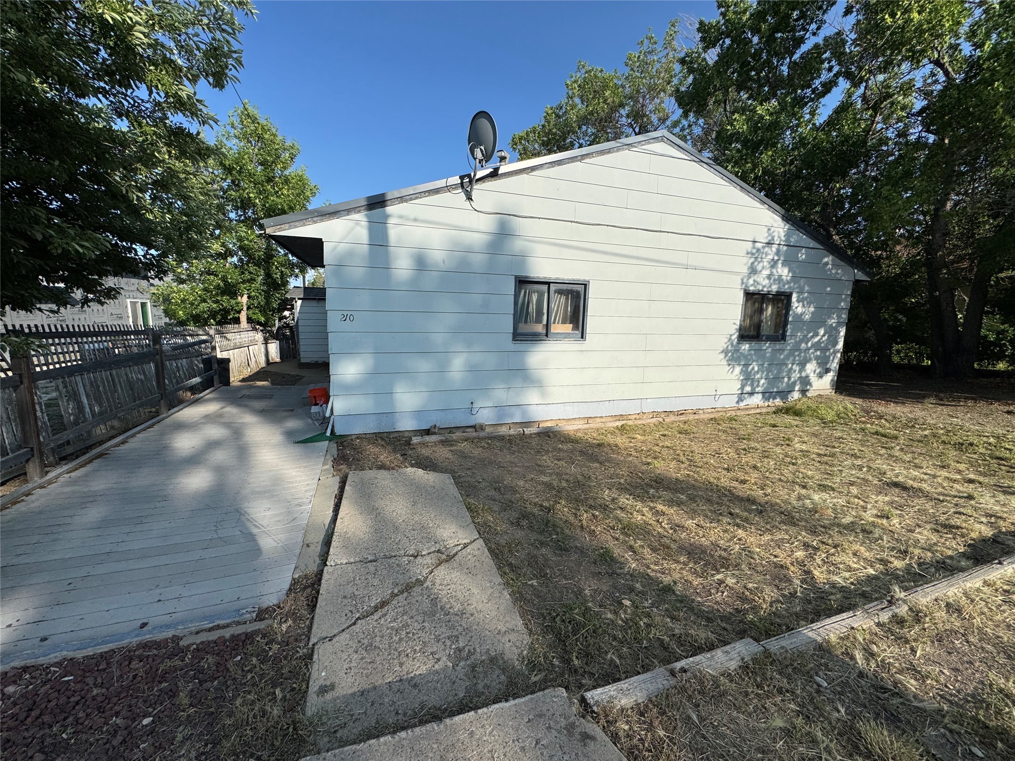 210 Montana Avenue Property Photo 1