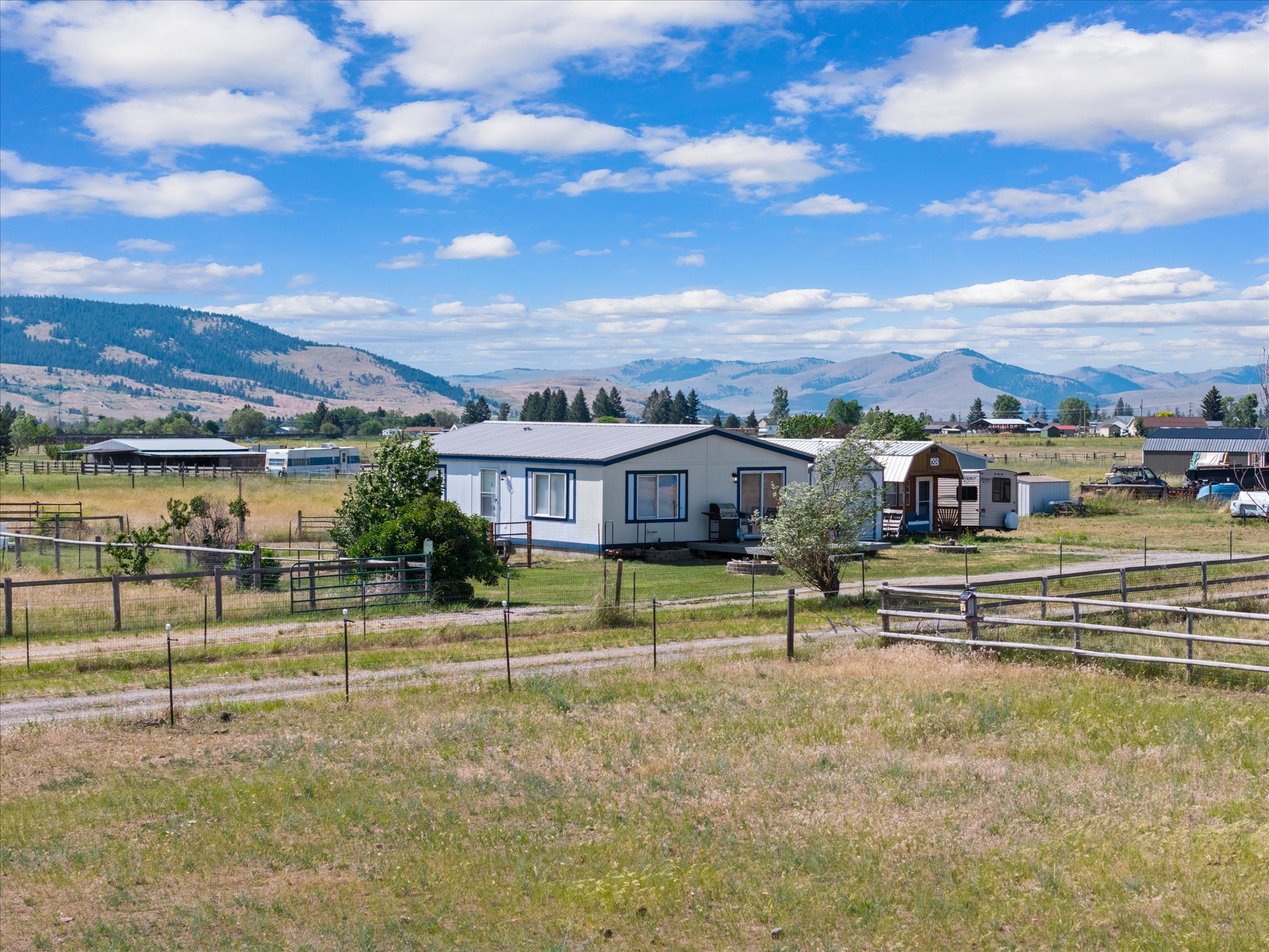 33135 Blackhawk Loop Property Photo 1