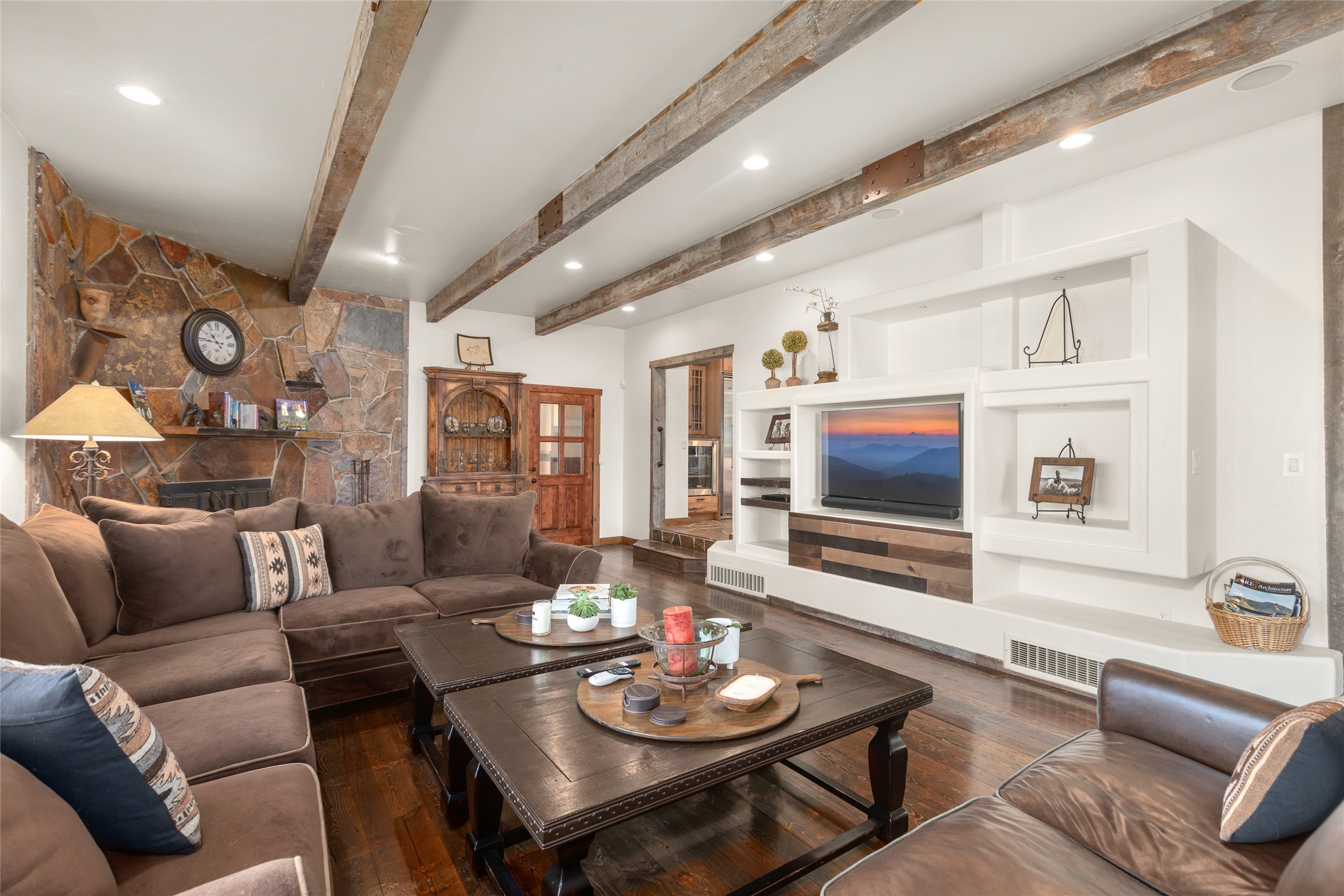 1335 Mooring Road Property Photo 8