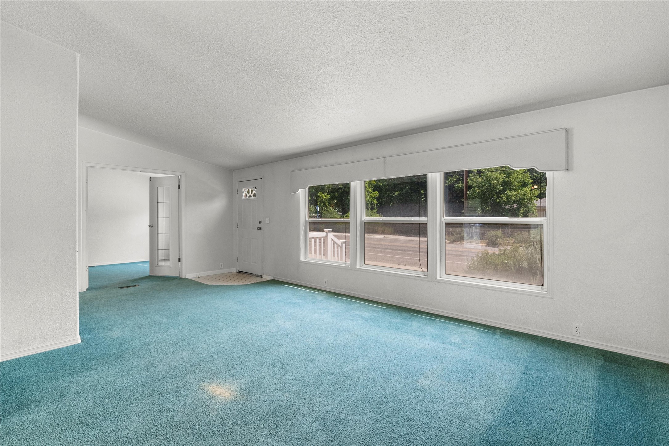 838 Locust Street Property Photo 5