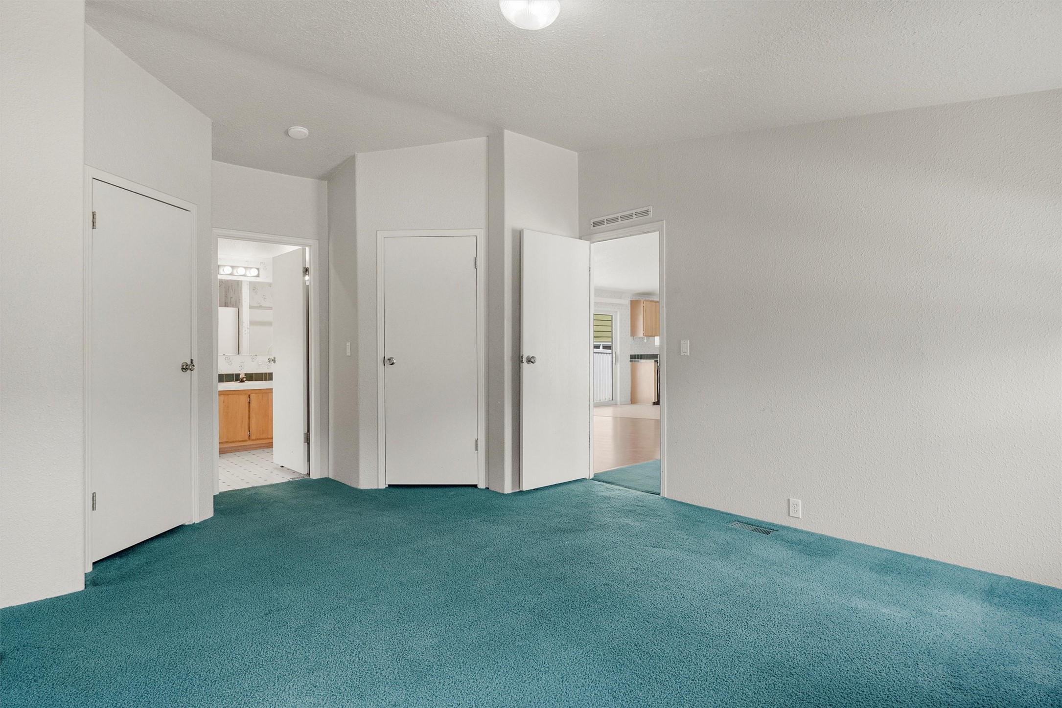 838 Locust Street Property Photo 15