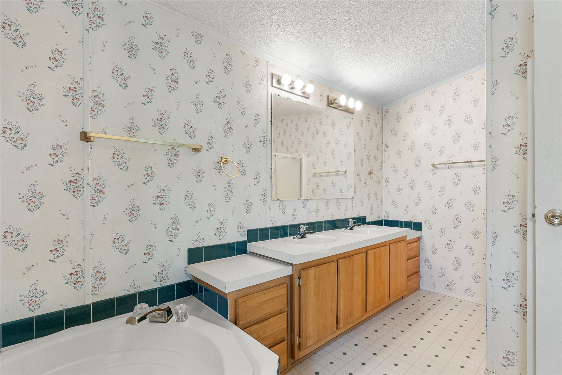 838 Locust Street Property Photo 17